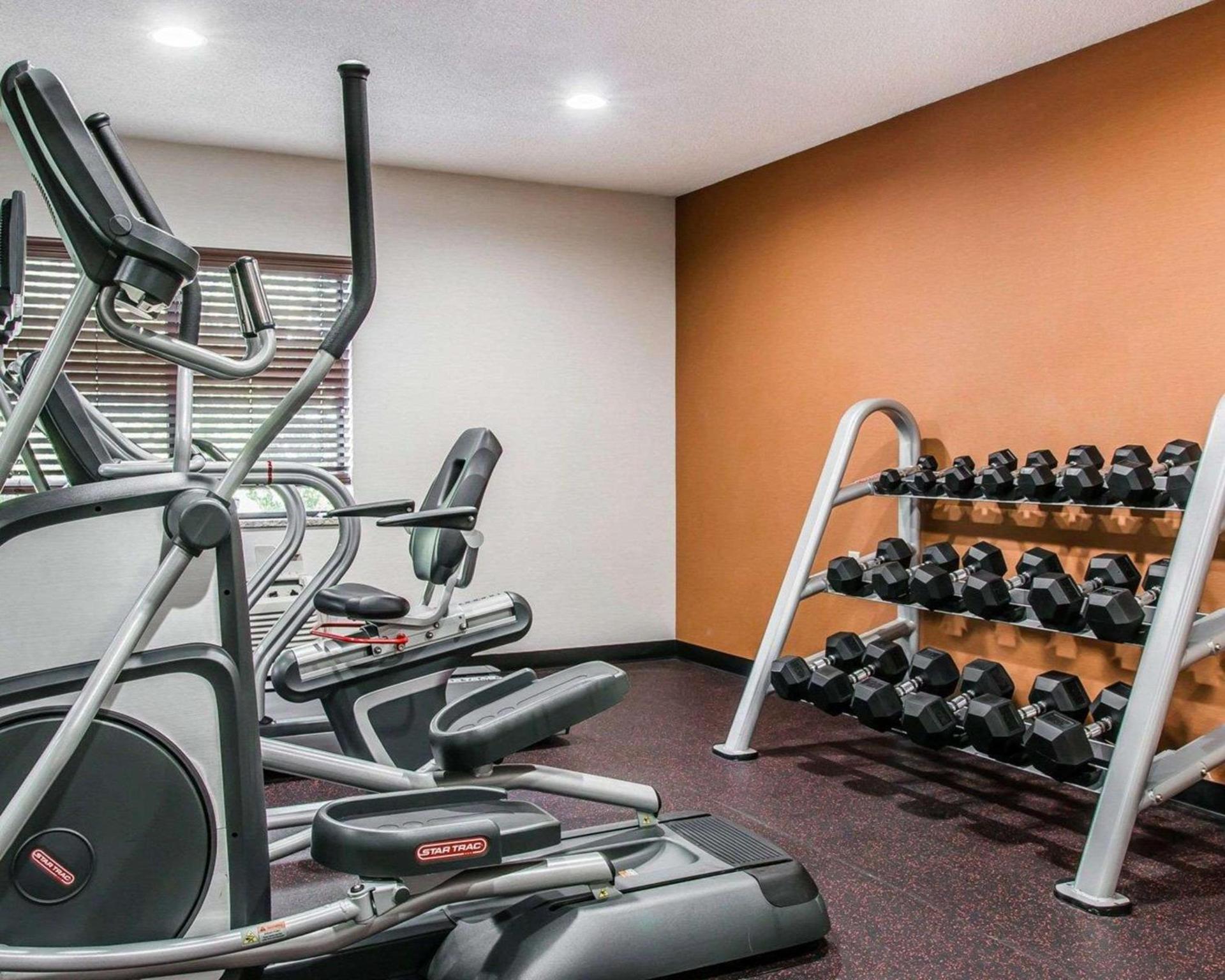 Quality Inn & Suites Warren - Detroit photo 12