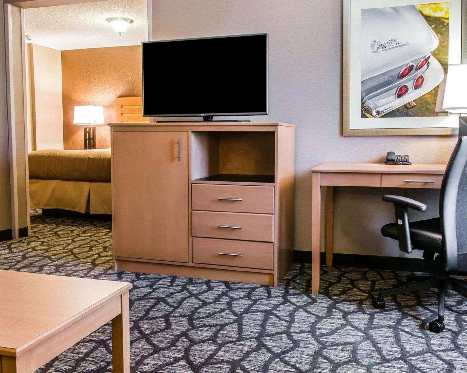 Quality Inn & Suites Warren - Detroit photo 10