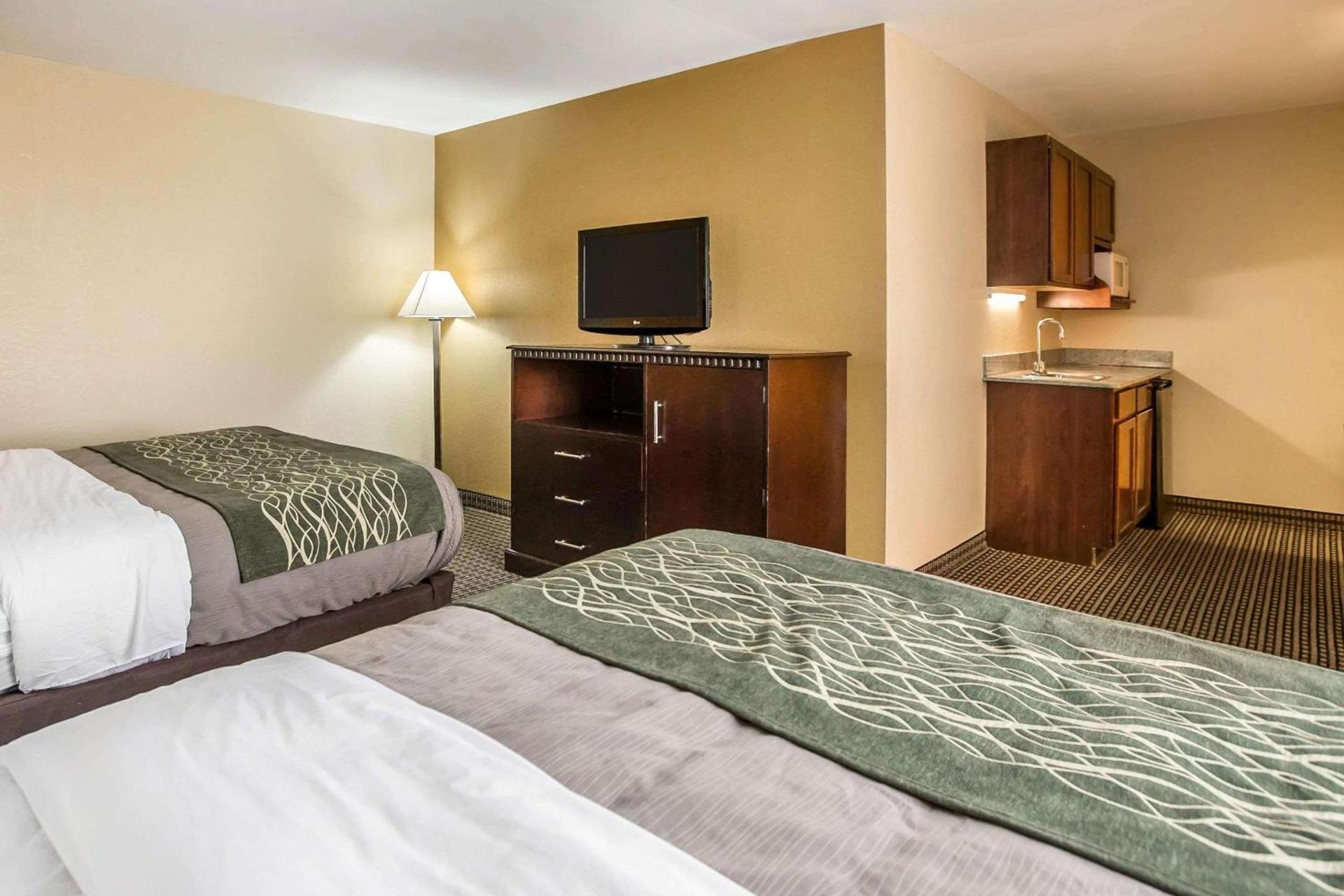 Econo Lodge Inn & Suites Monroe photo 14