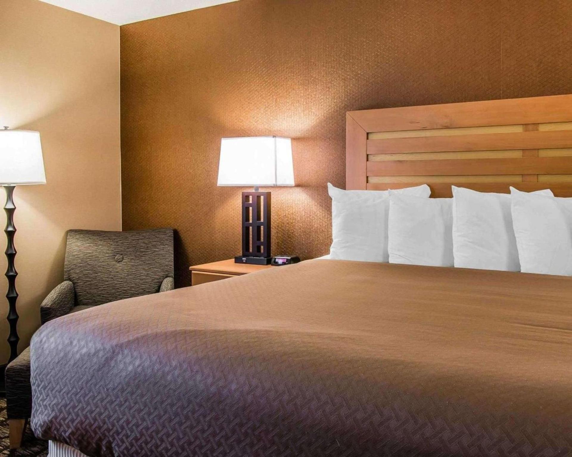 Quality Inn & Suites Warren - Detroit photo 3