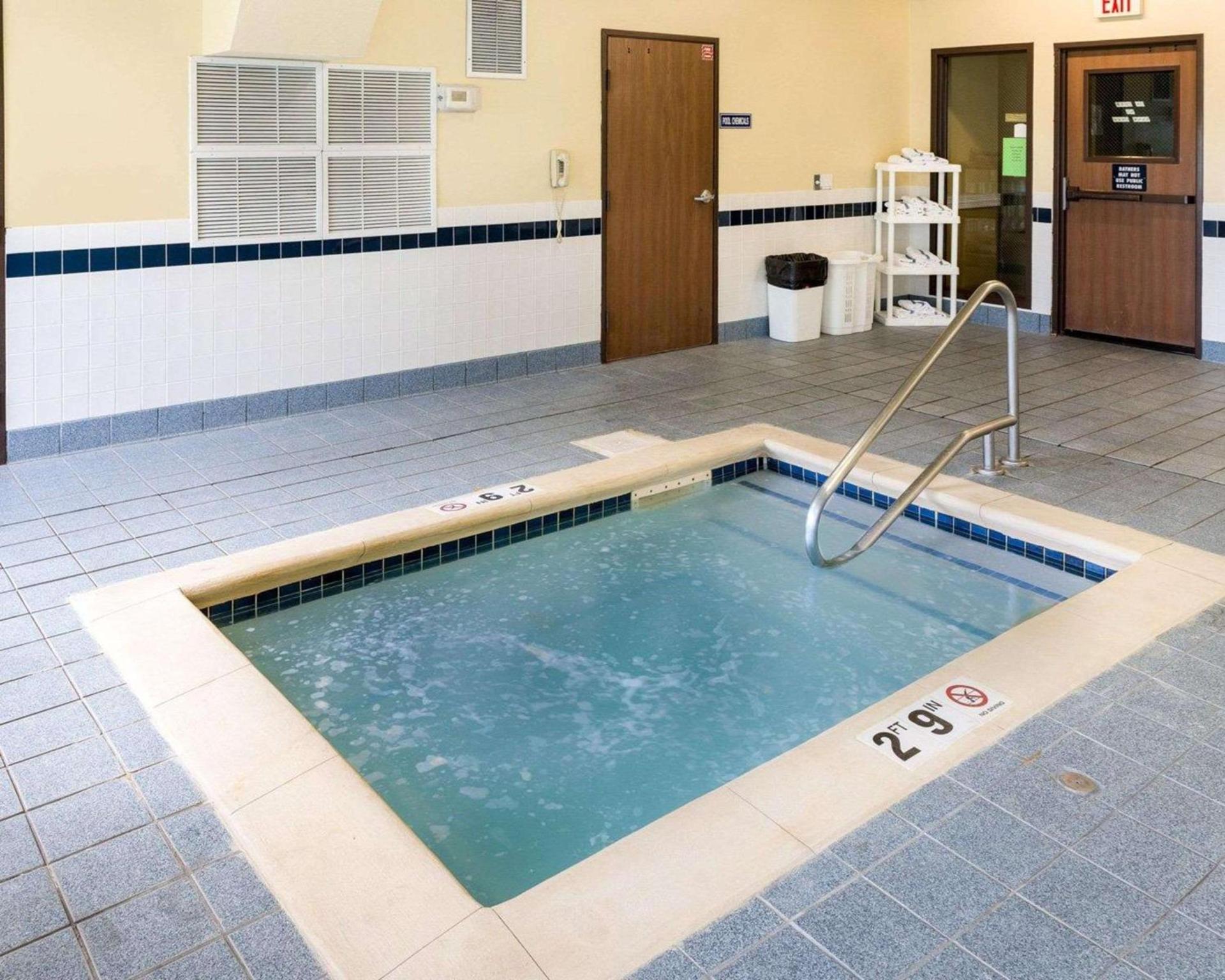 Quality Inn Lakeville North photo 22