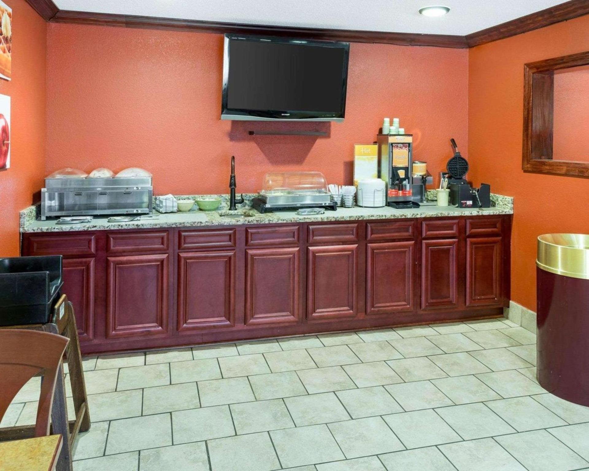 Quality Inn Lakeville North photo 28