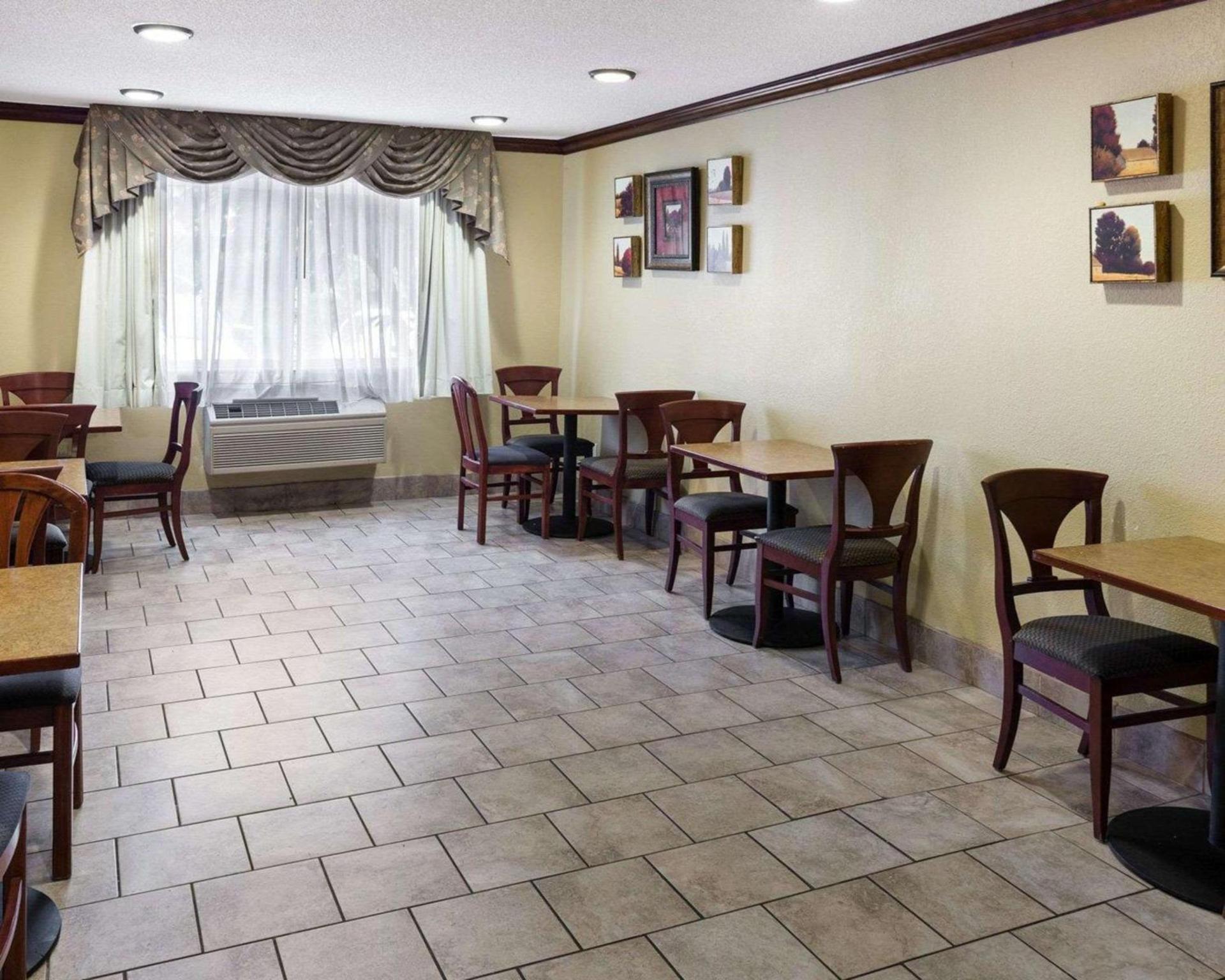 Quality Inn Lakeville North photo 29