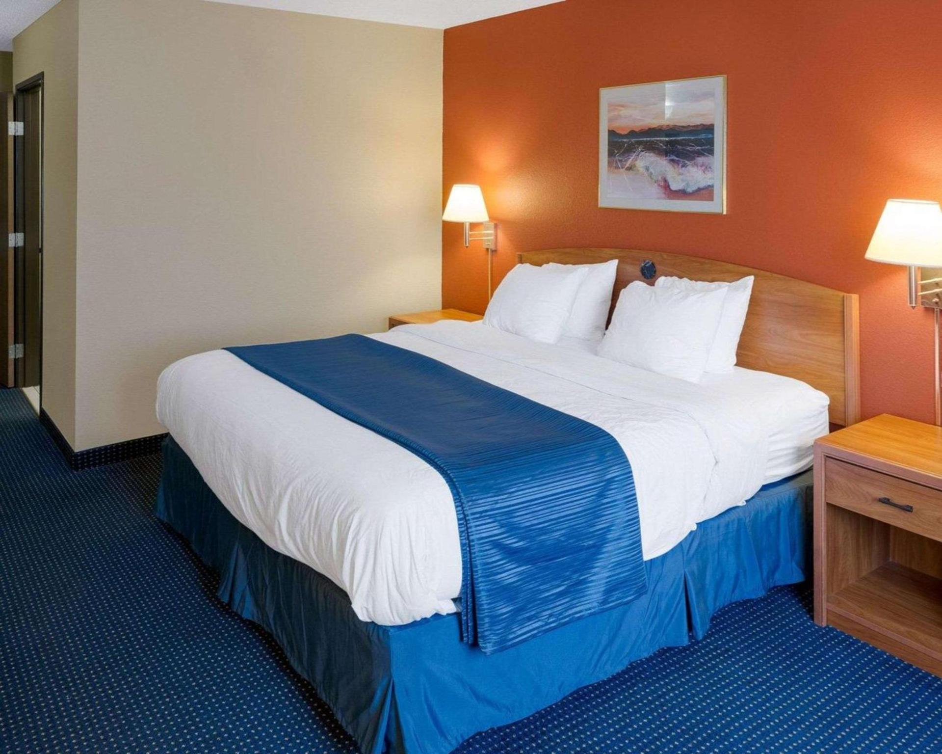 Quality Inn Lakeville North photo 16