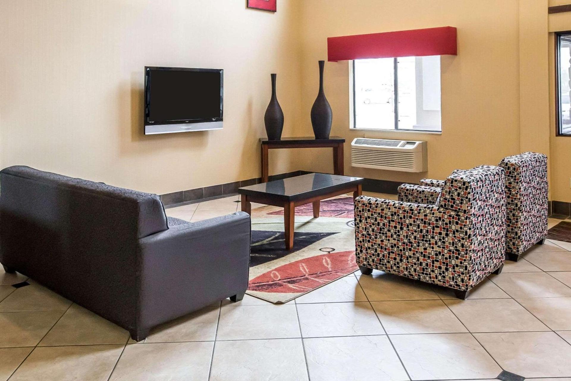 Econo Lodge Inn & Suites Monroe photo 5