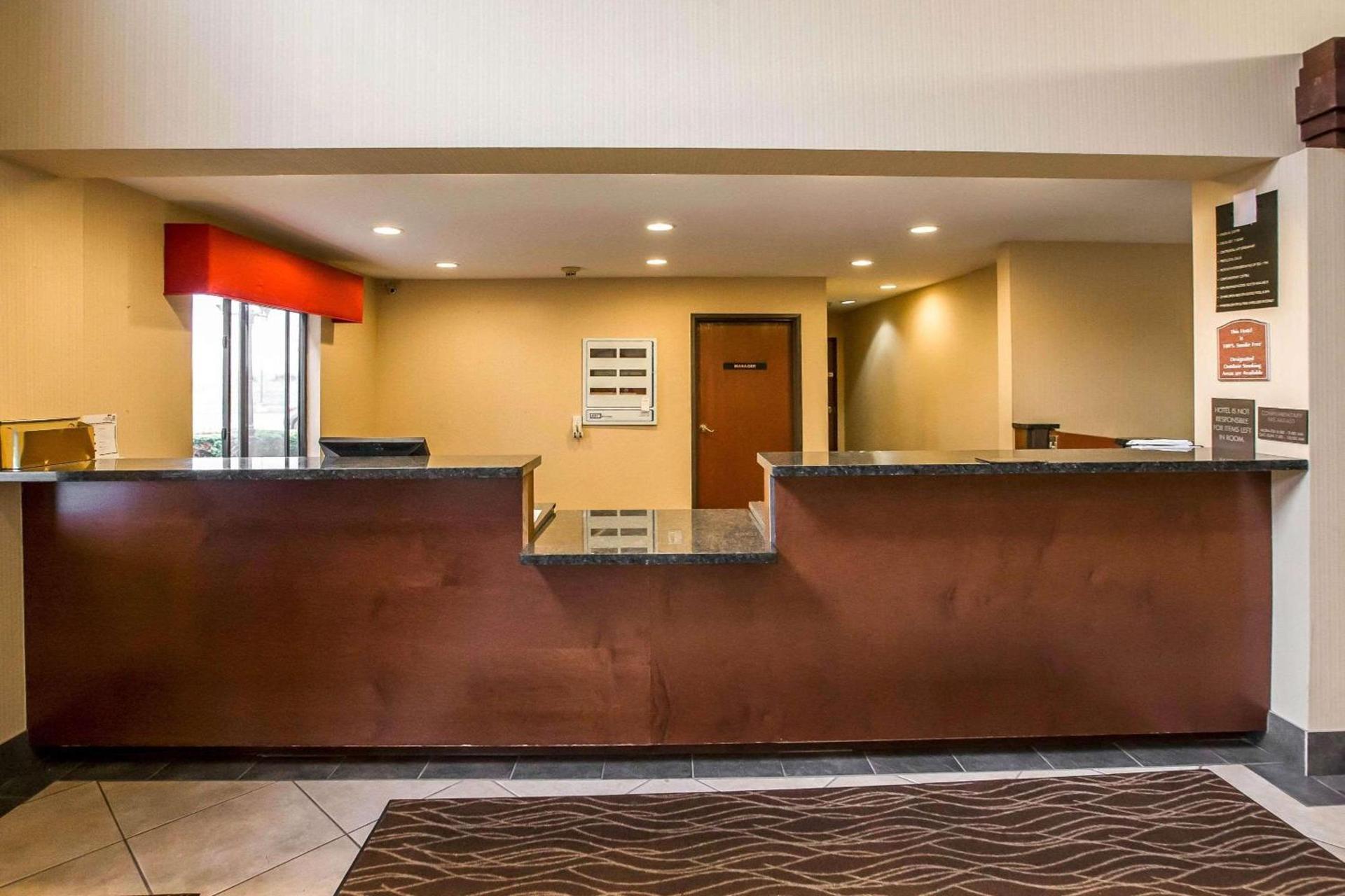 Econo Lodge Inn & Suites Monroe photo 3