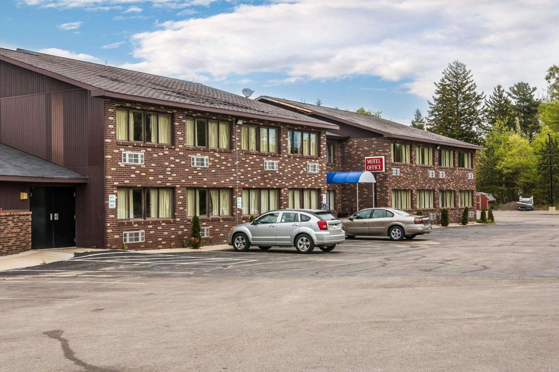 Rodeway Inn Muskegon Airport photo 29