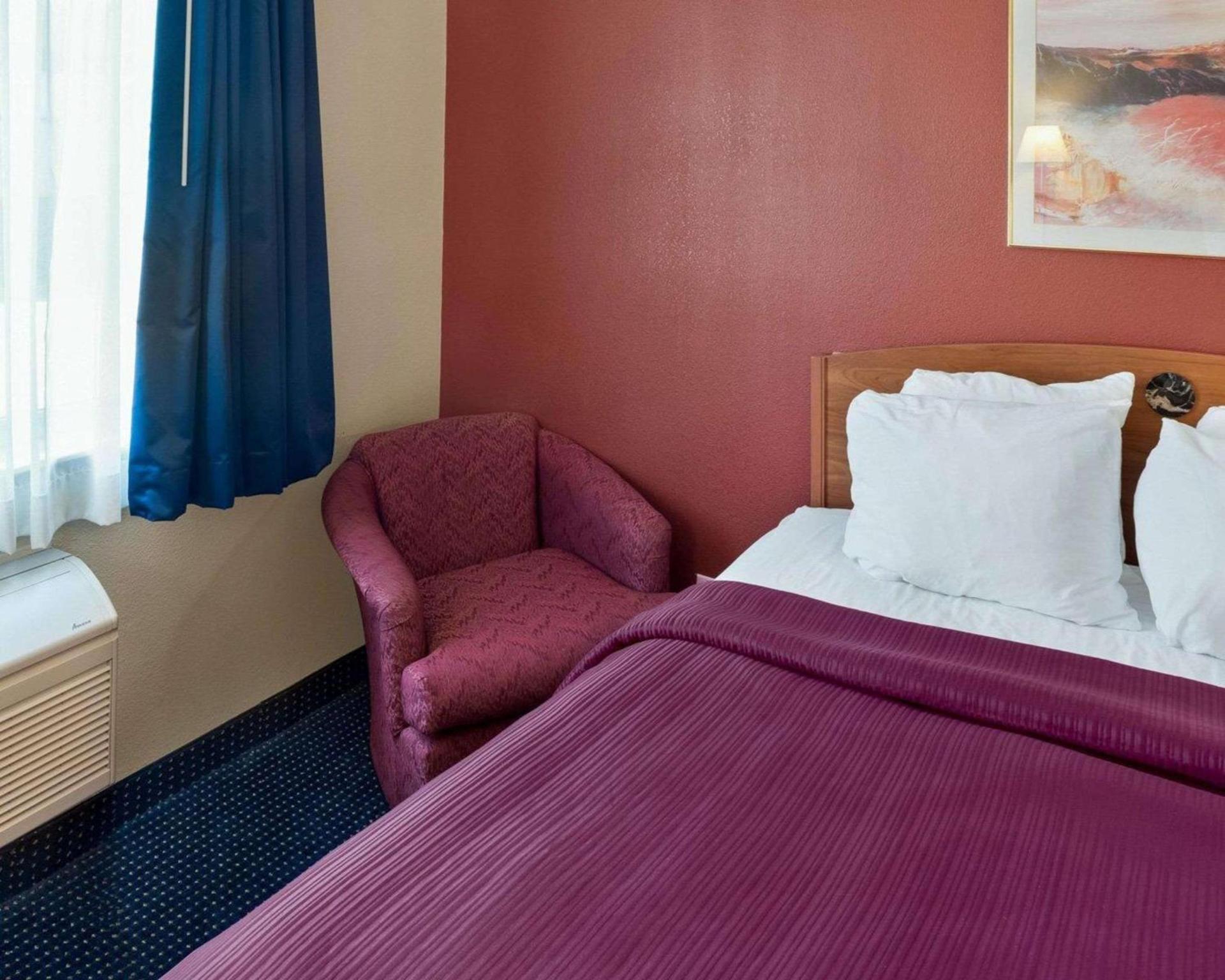 Quality Inn Lakeville North photo 9