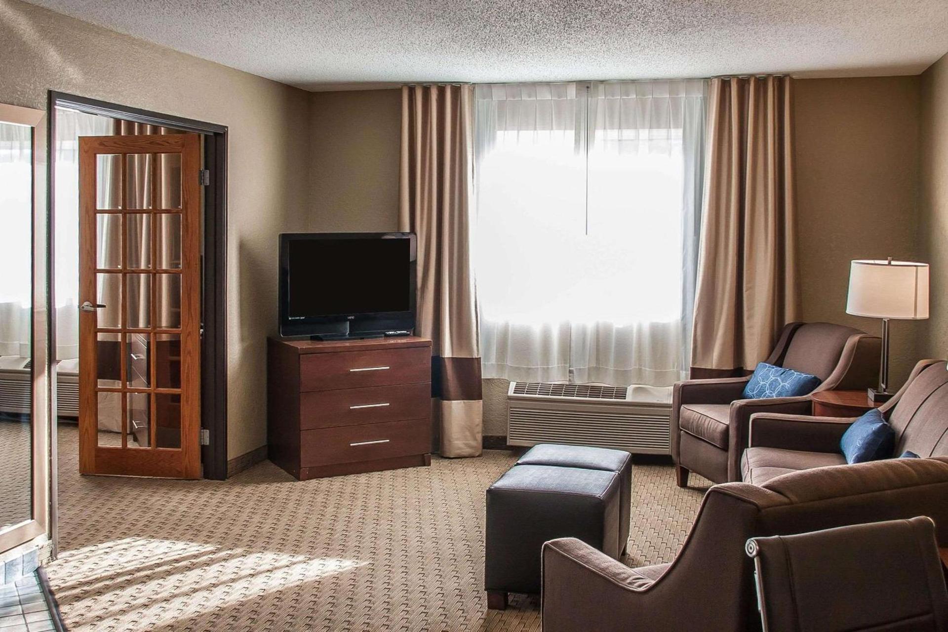 Comfort Inn Fergus Falls photo 19