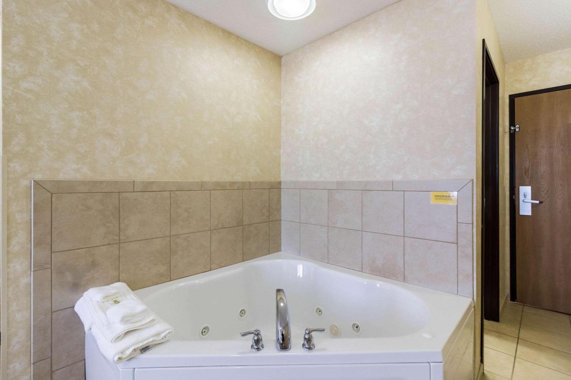 Quality Inn Marshall near University photo 37