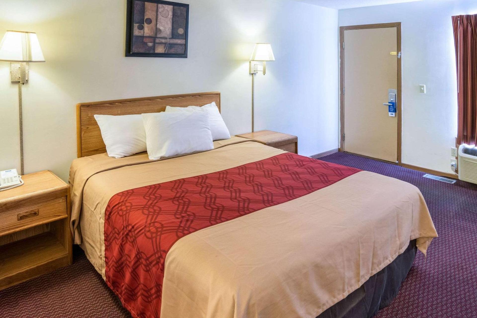Rodeway Inn & Suites Austin I-90 photo 11
