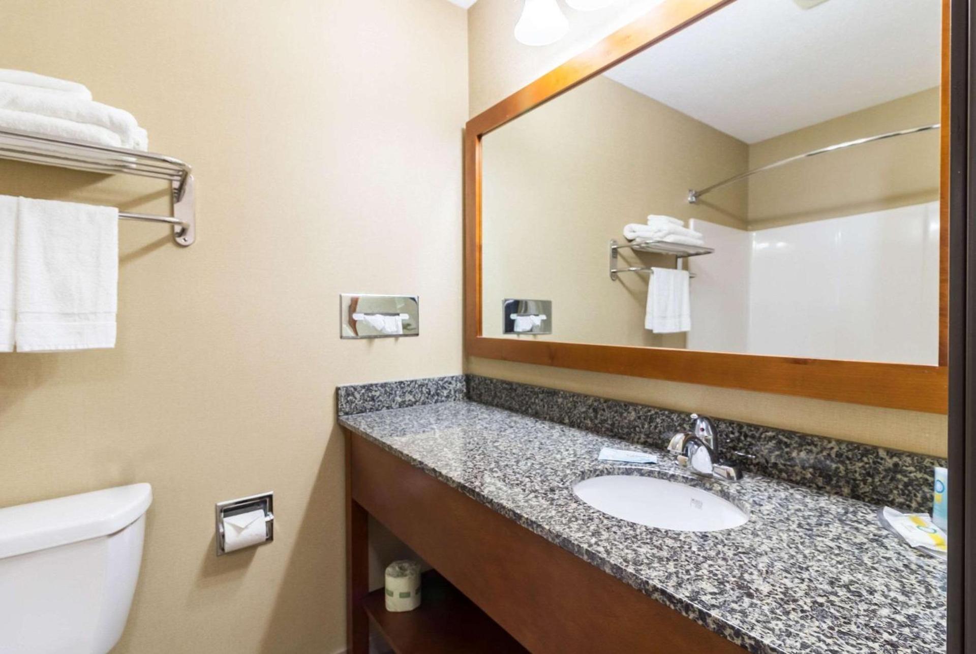 Quality Inn Marshall near University photo 24