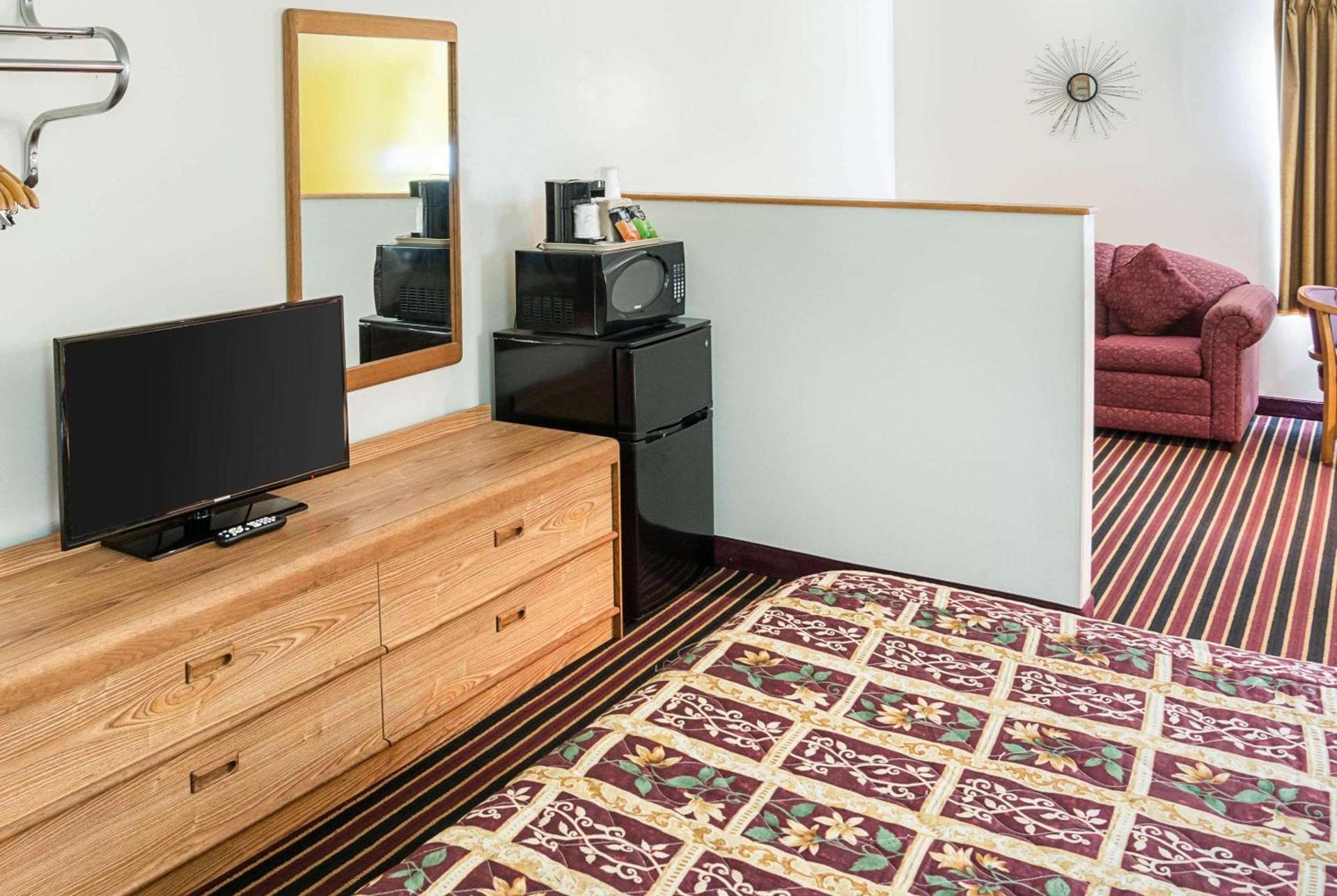 Rodeway Inn & Suites Austin I-90 photo 19