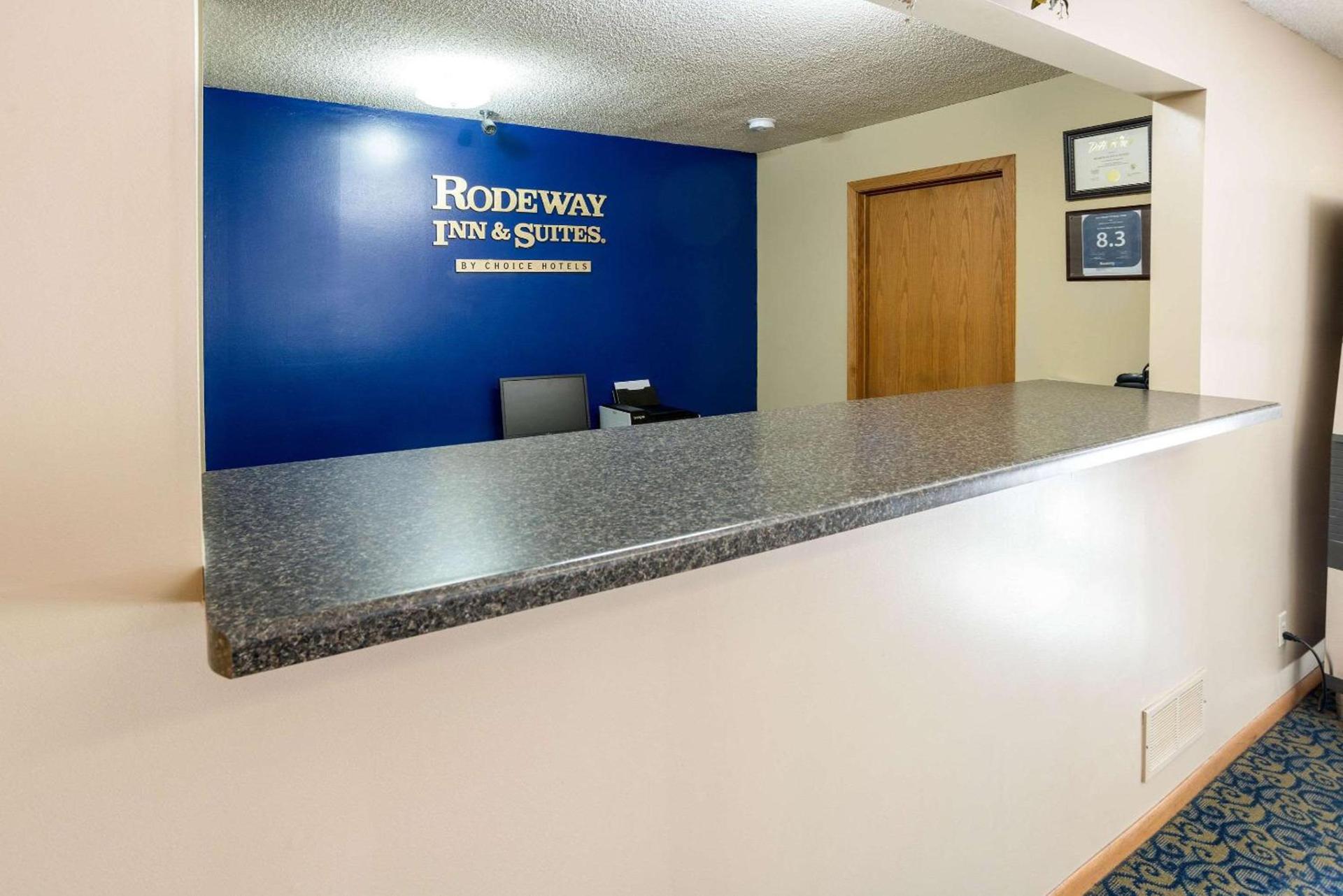 Rodeway Inn & Suites Austin I-90 photo 5
