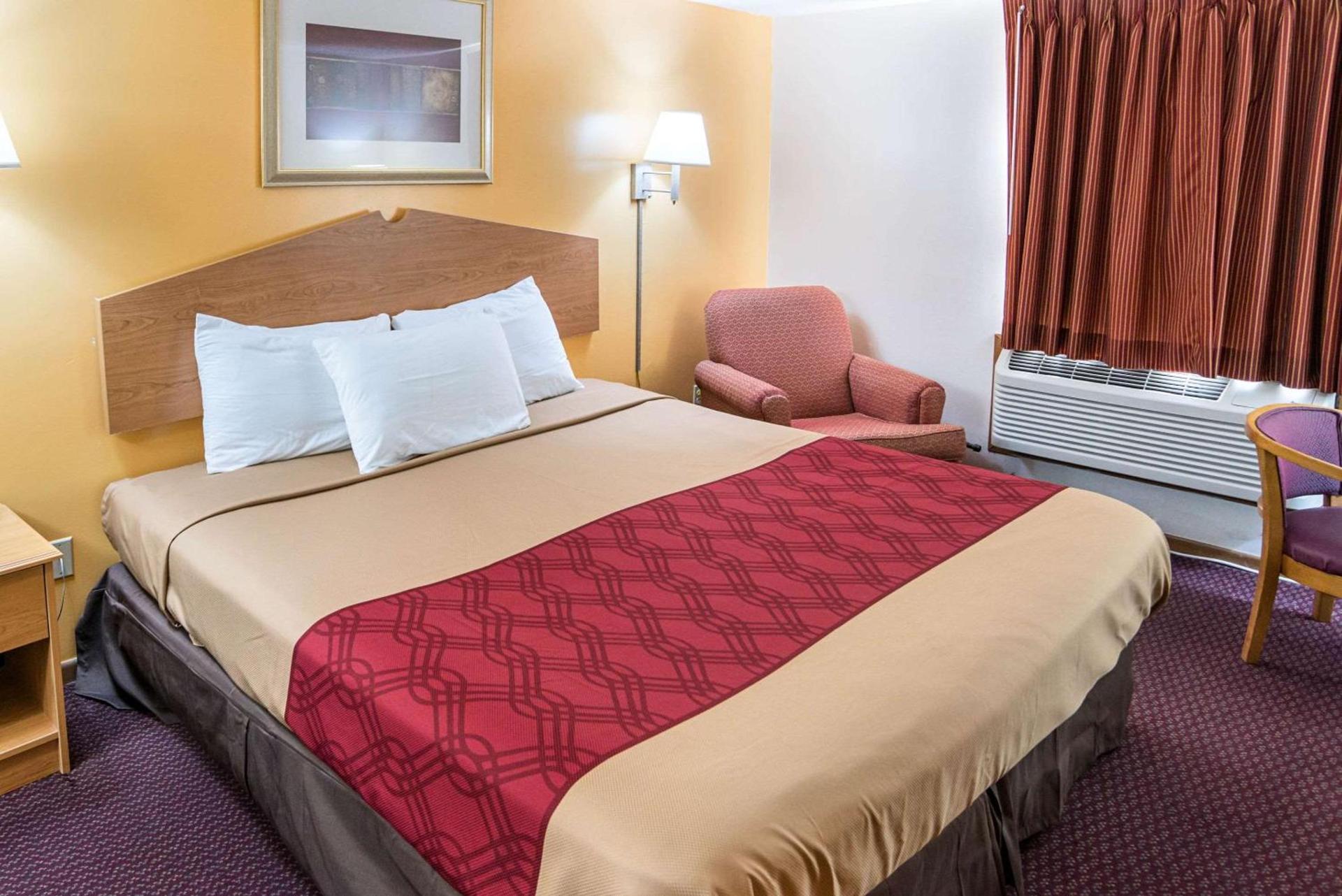 Rodeway Inn & Suites Austin I-90 photo 7
