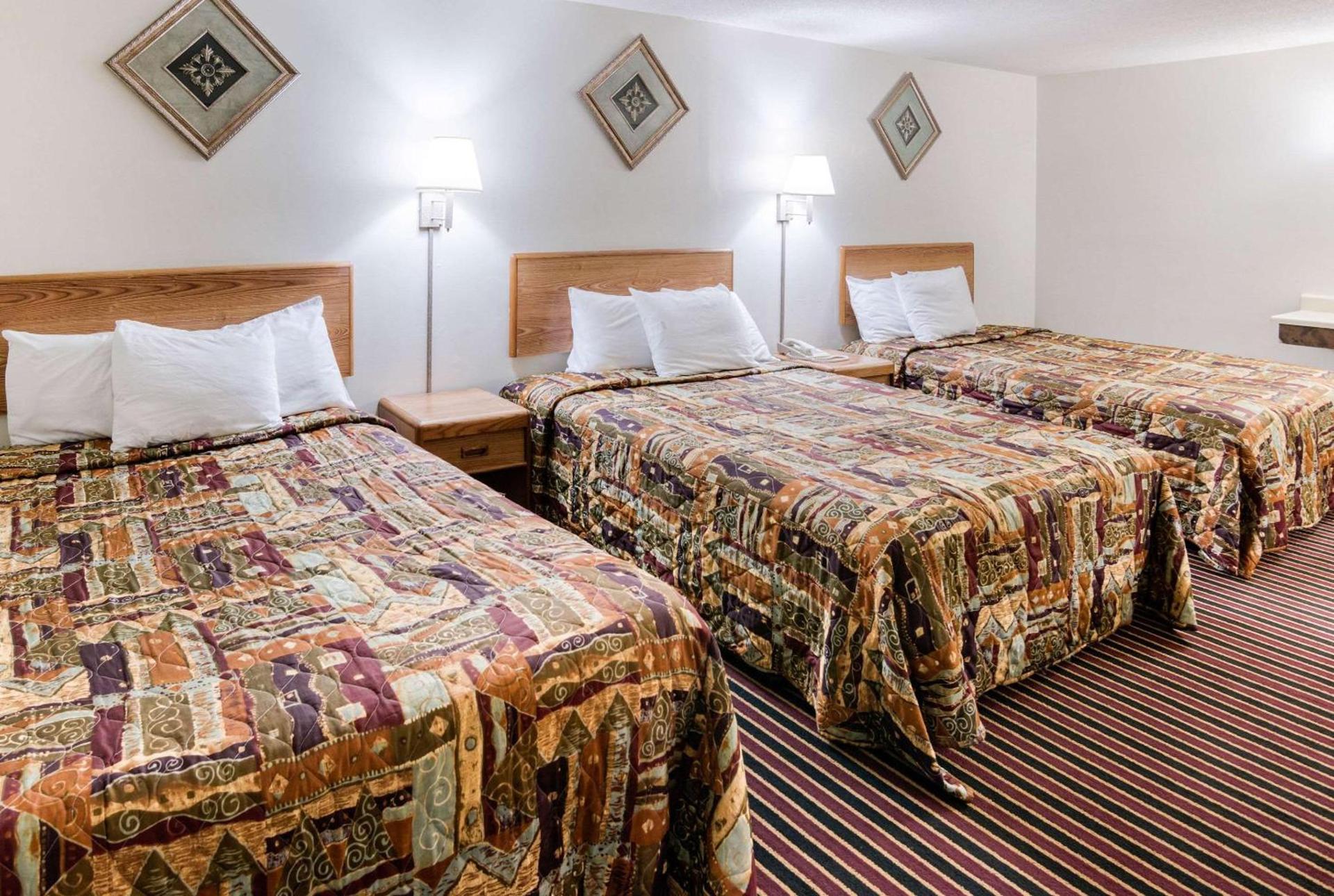 Rodeway Inn & Suites Austin I-90 photo 17