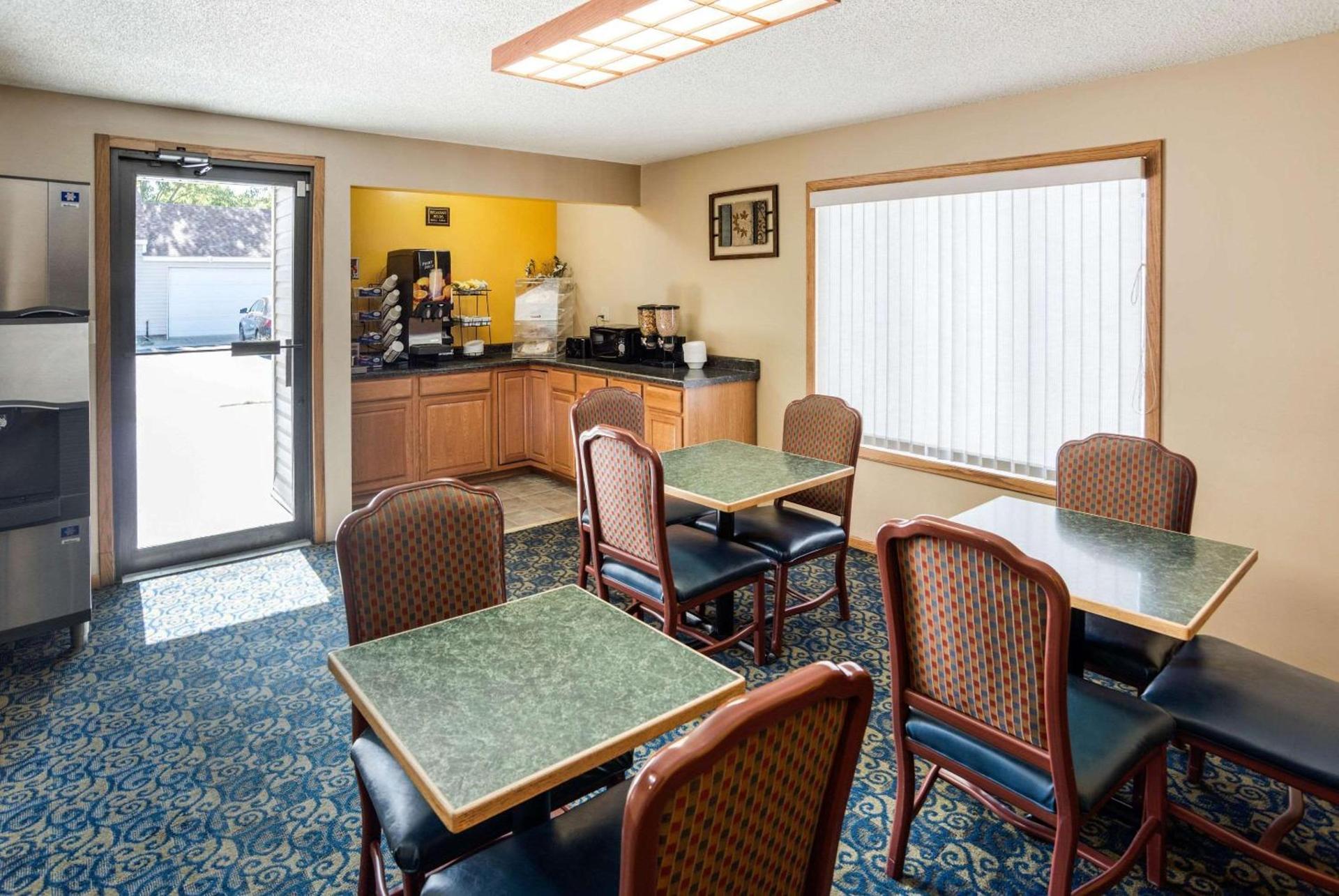 Rodeway Inn & Suites Austin I-90 photo 25