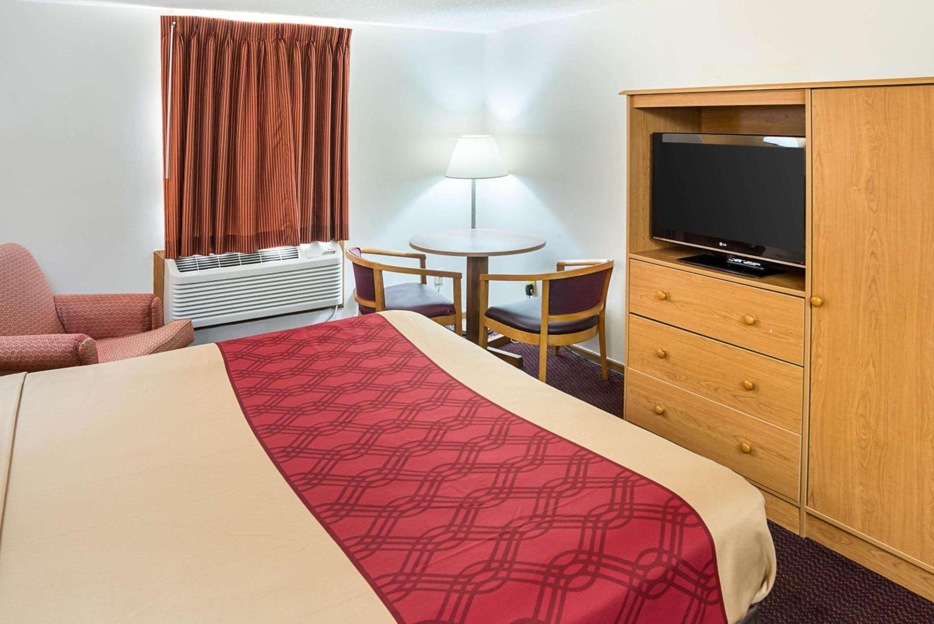 Rodeway Inn & Suites Austin I-90 photo 9