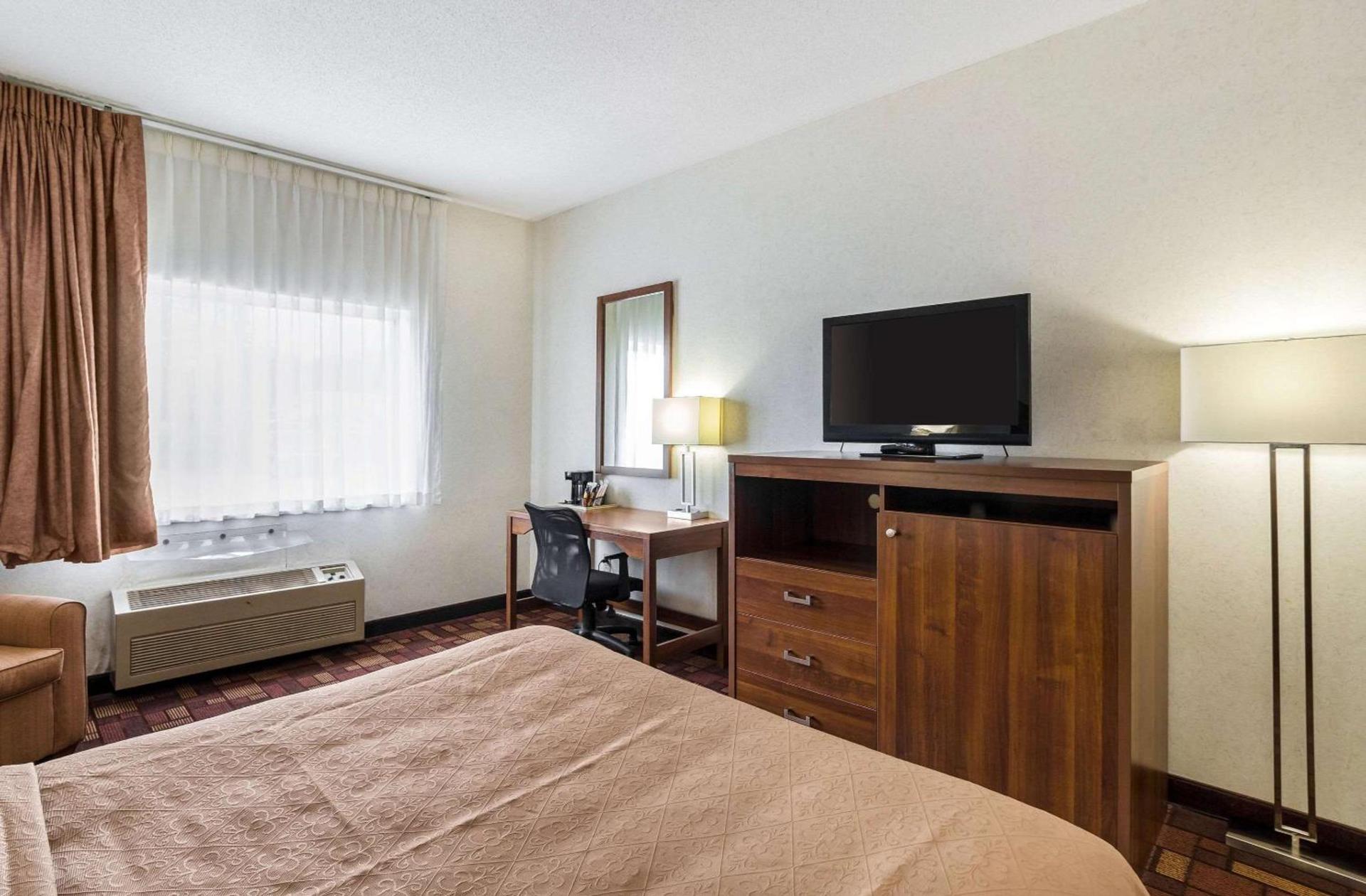 Econo Lodge Luverne I-90 photo 11