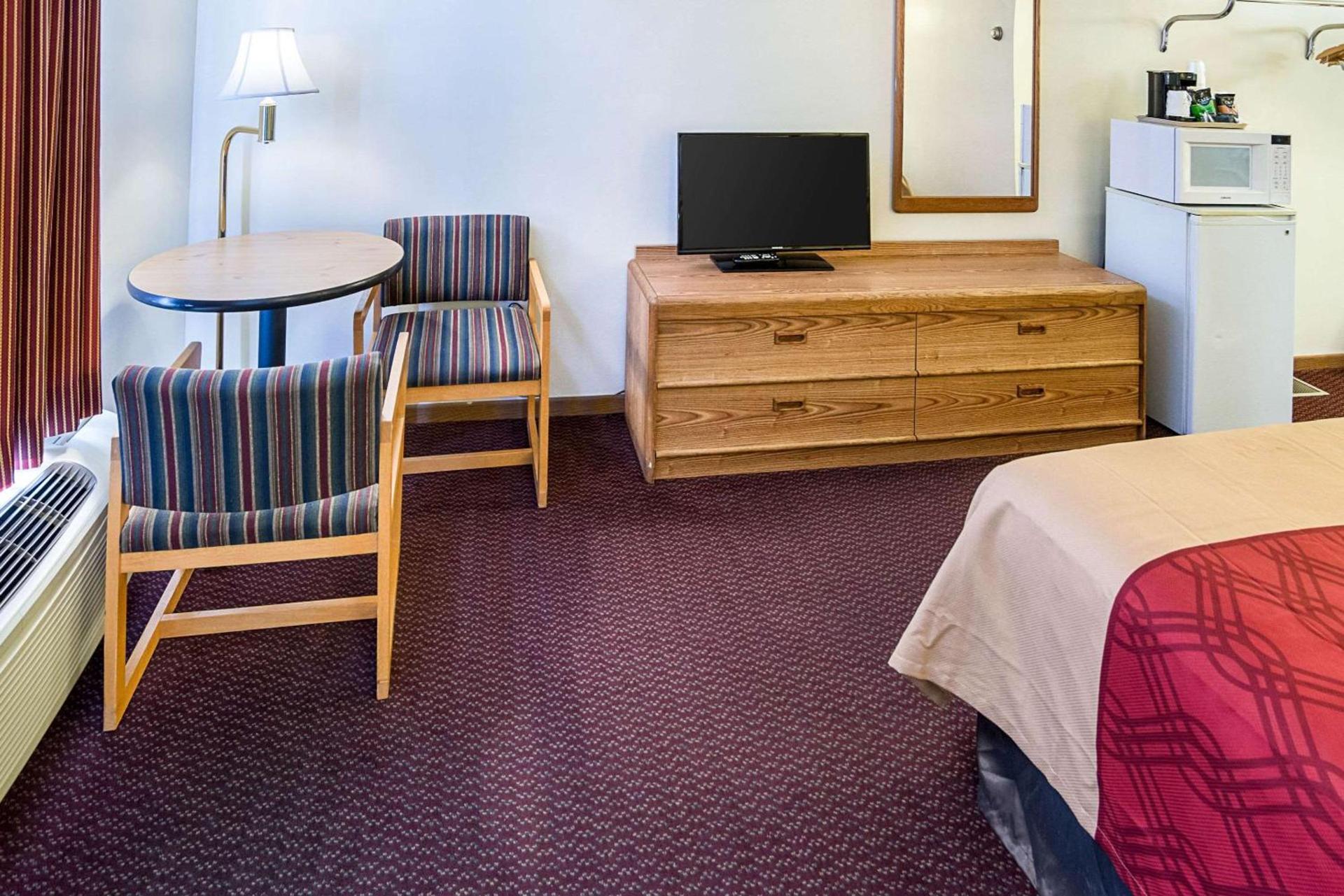 Rodeway Inn & Suites Austin I-90 photo 16