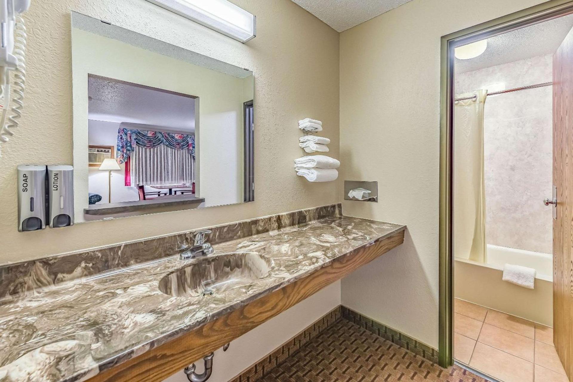 Rodeway Inn Saint Joseph photo 23