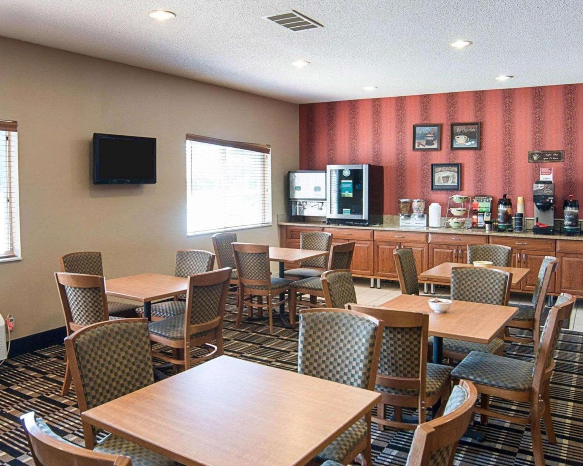 Quality Inn Brooklyn Center photo 22