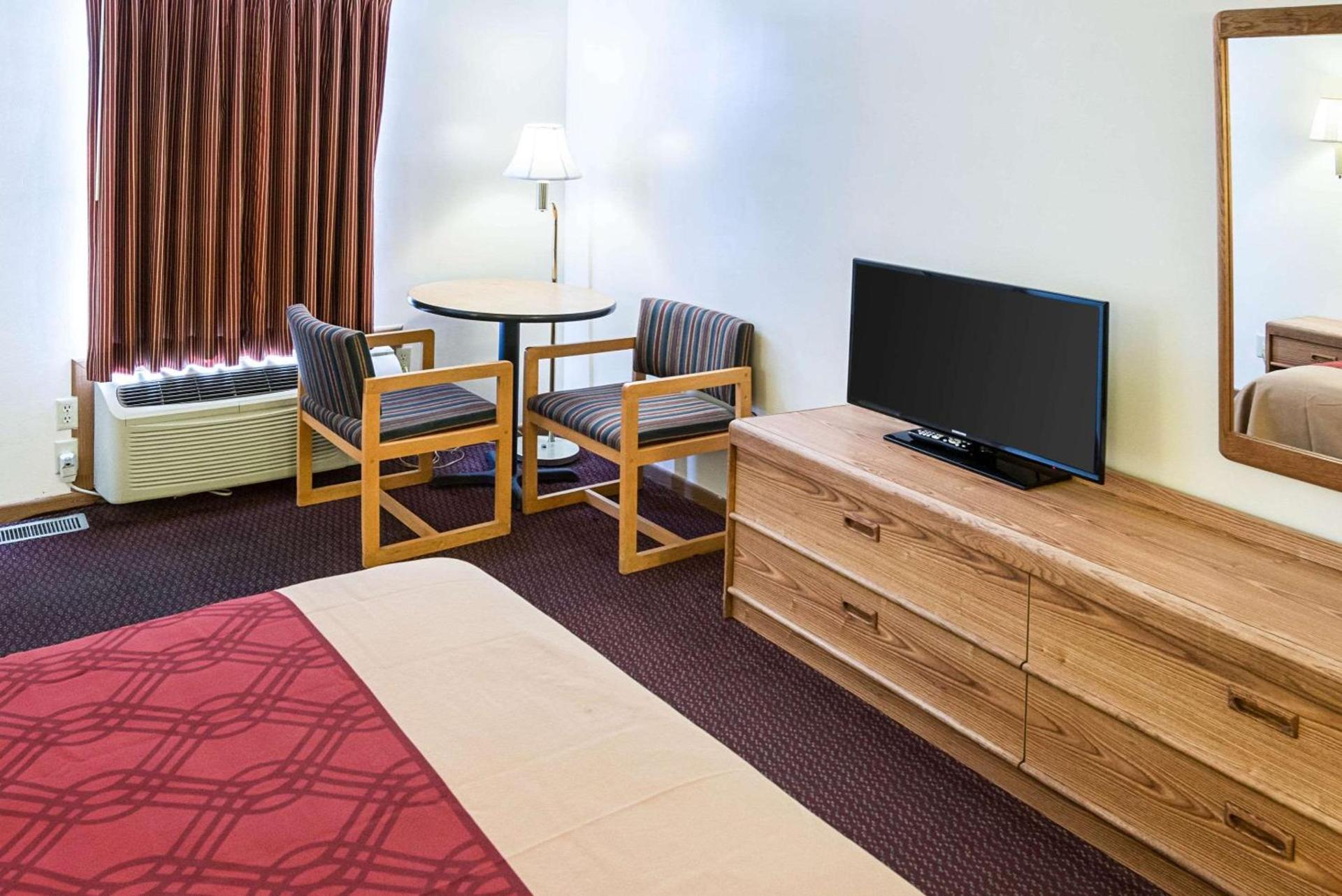 Rodeway Inn & Suites Austin I-90 photo 12