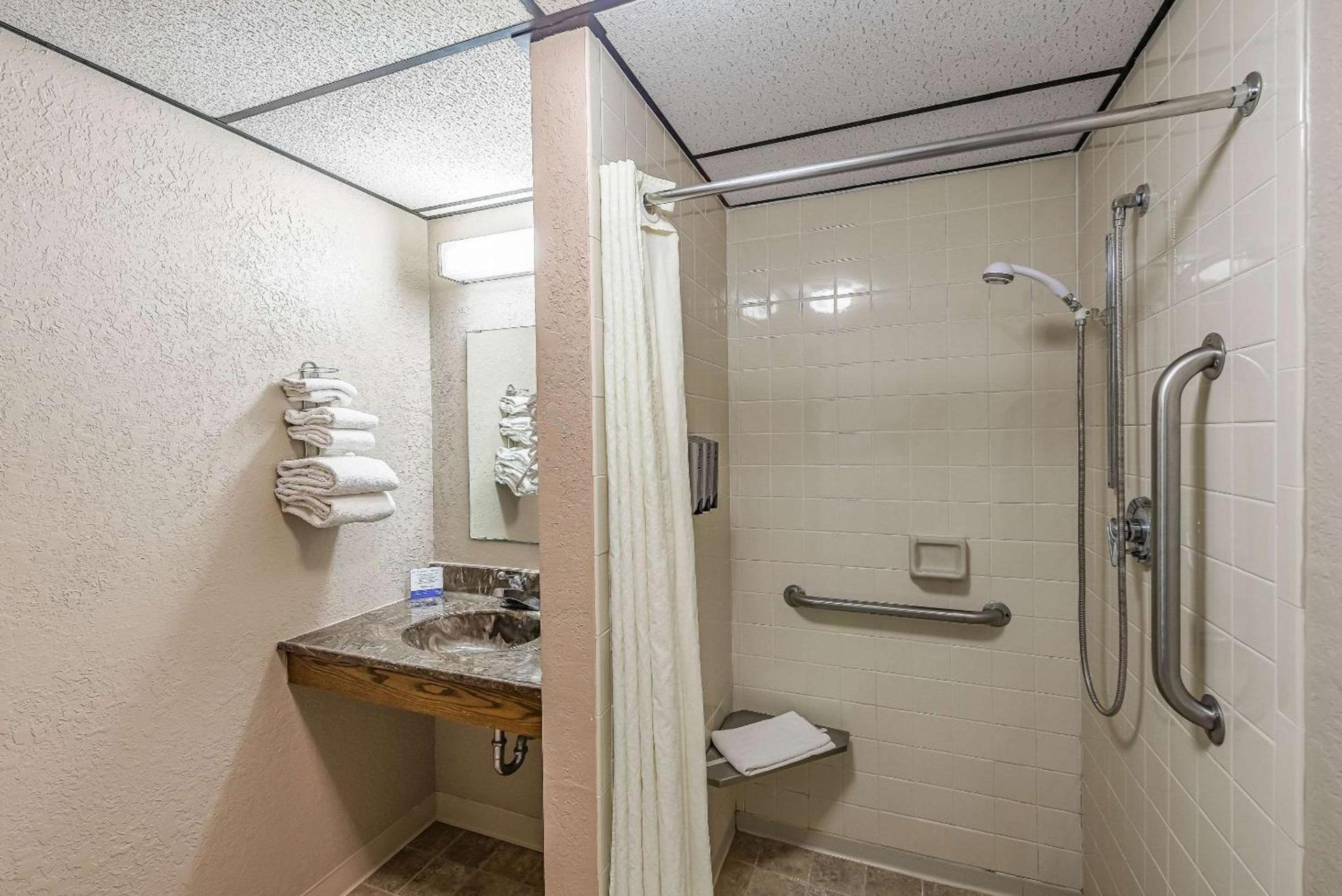 Rodeway Inn Saint Joseph photo 10
