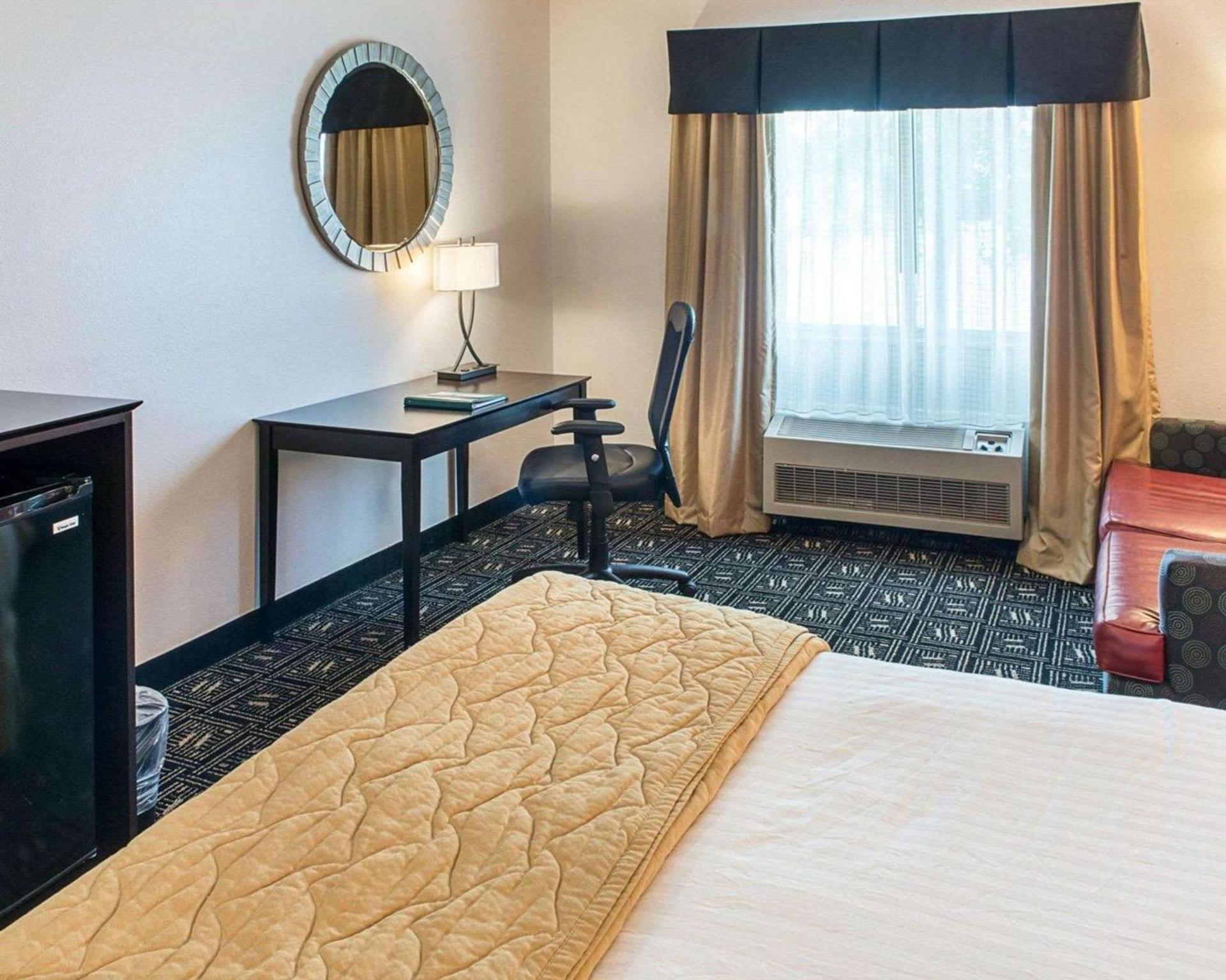 Quality Inn Brooklyn Center photo 10