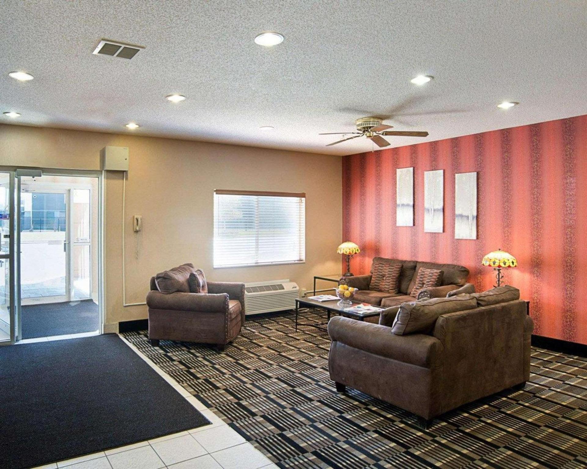 Quality Inn Brooklyn Center photo 7
