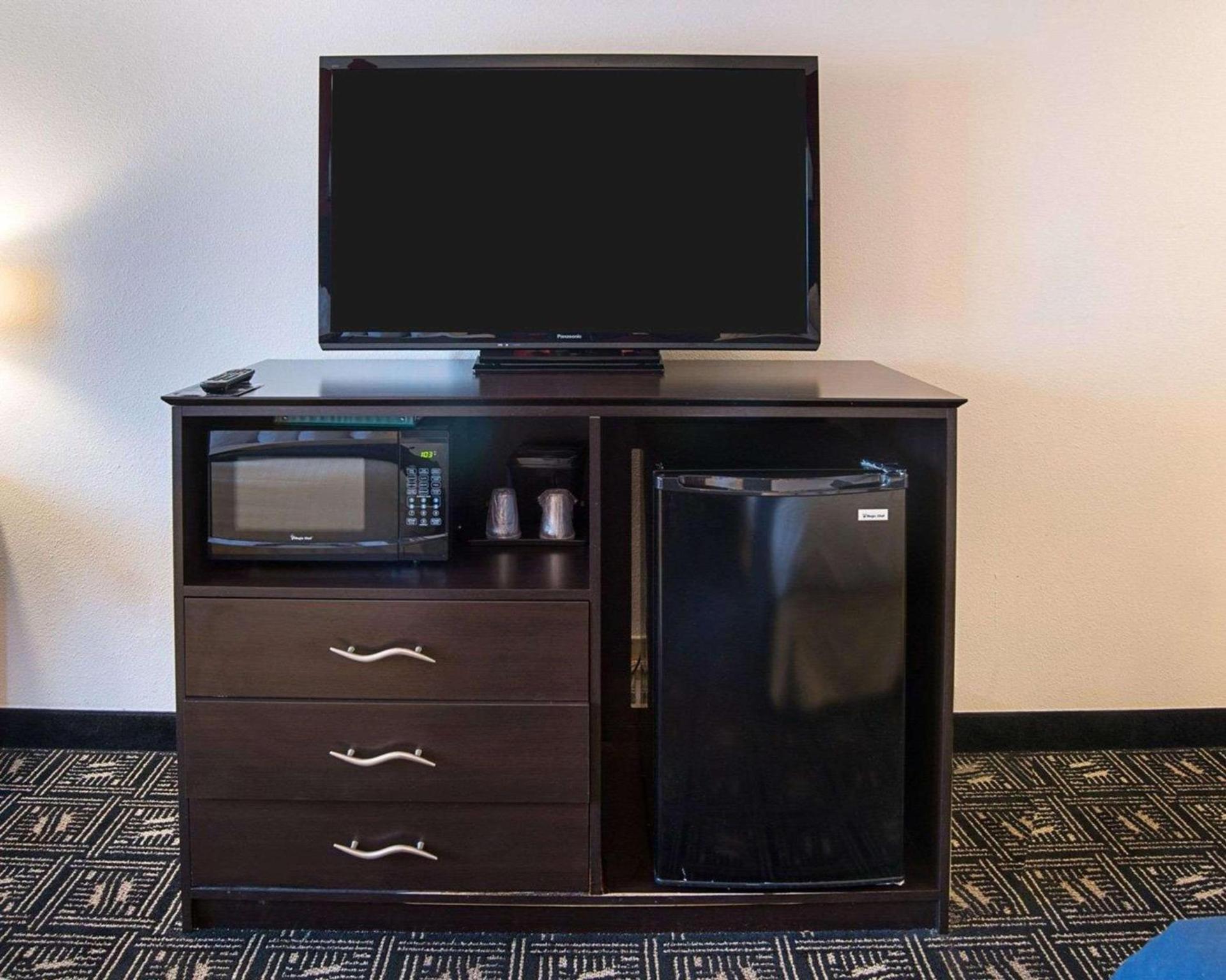 Quality Inn Brooklyn Center photo 12
