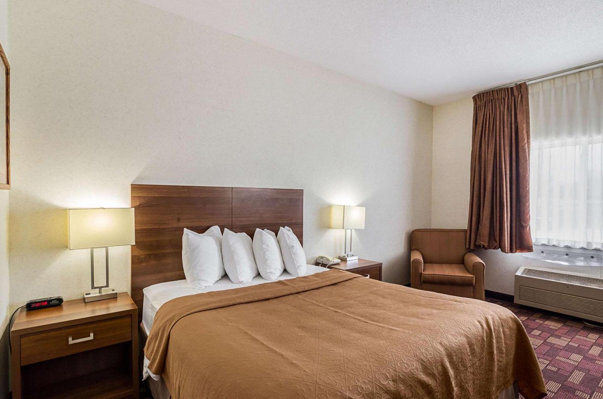 Econo Lodge Luverne I-90 photo 18