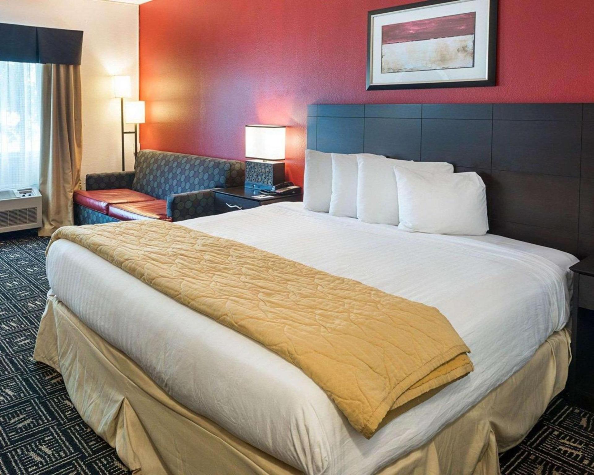 Quality Inn Brooklyn Center photo 16