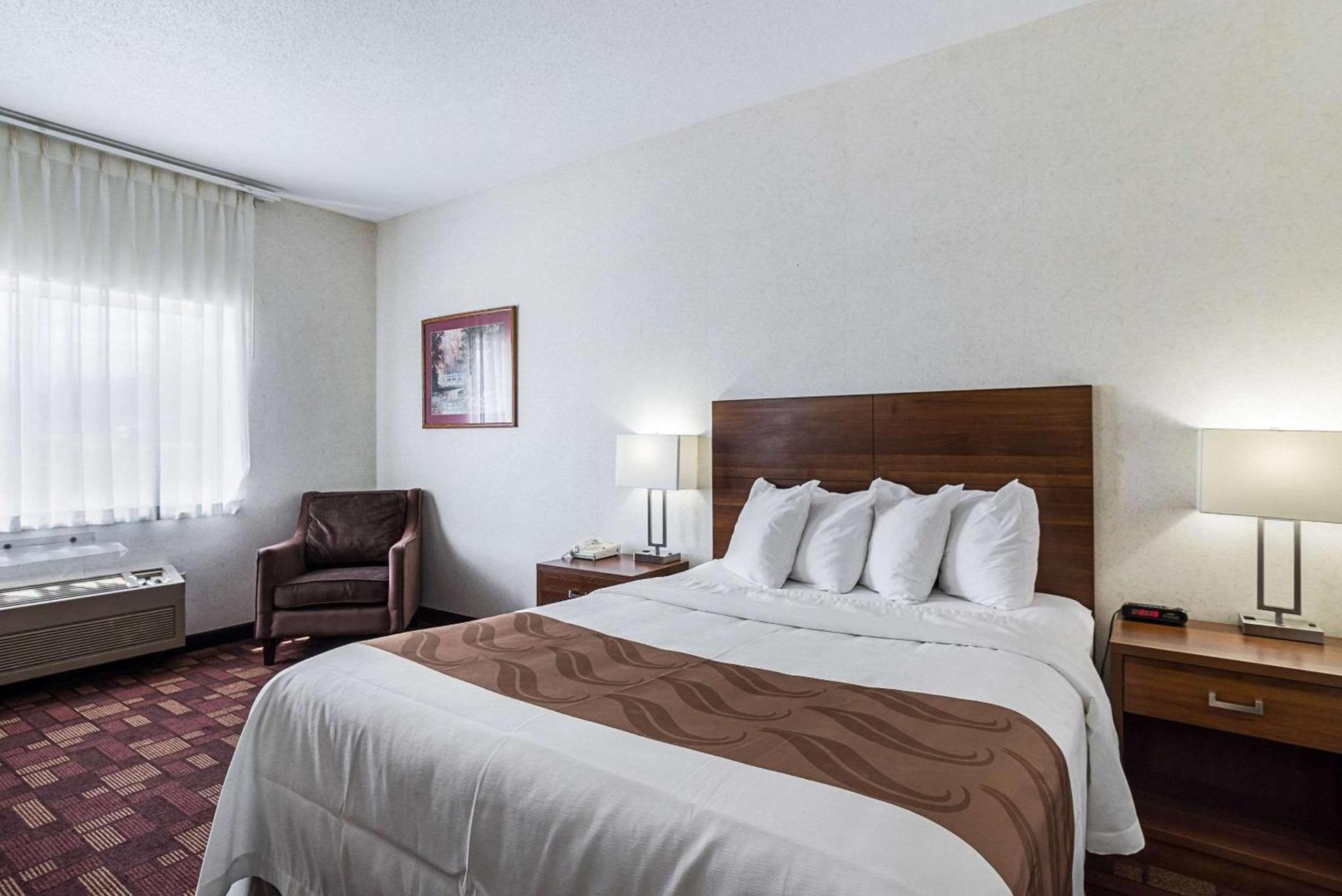 Econo Lodge Luverne I-90 photo 10