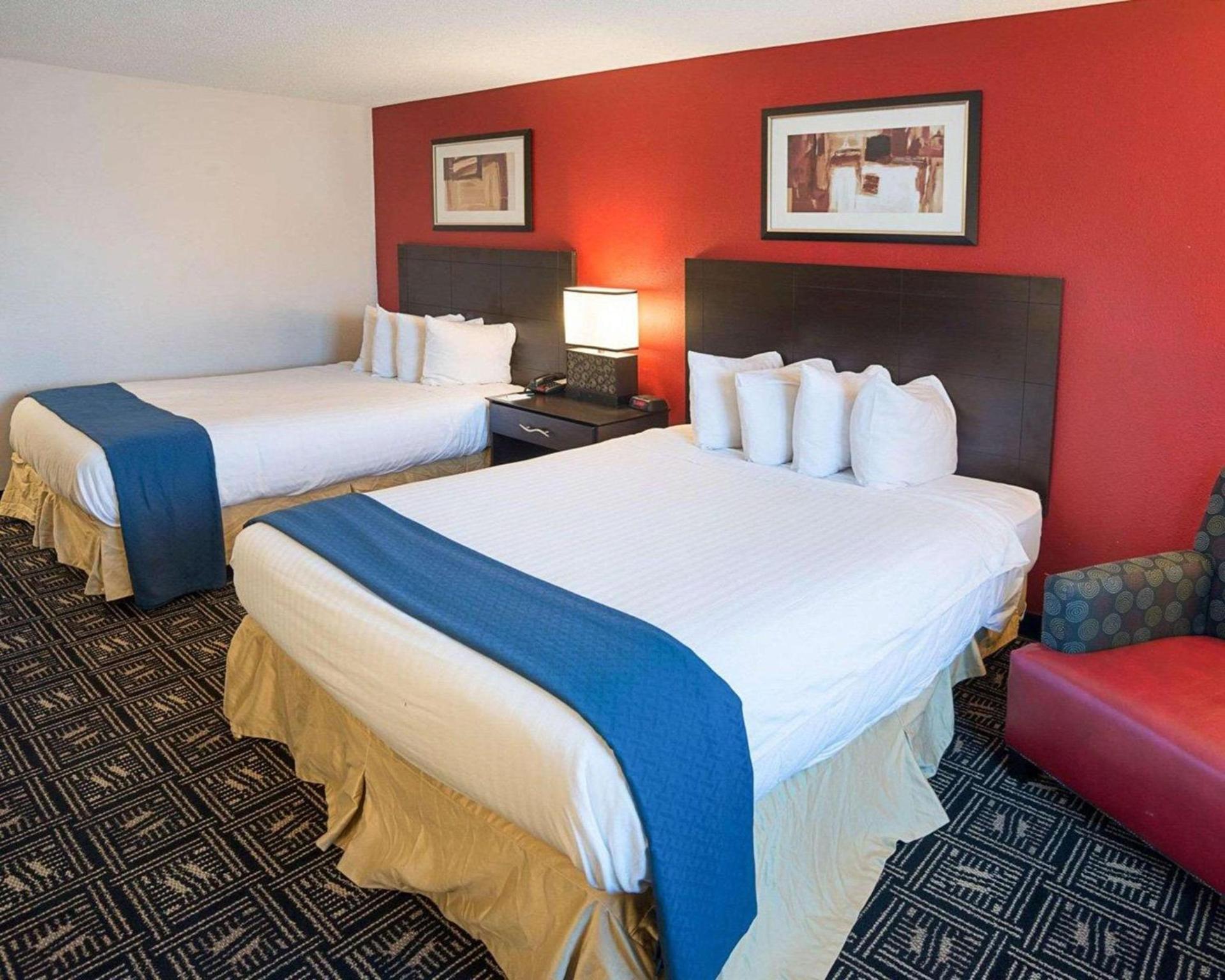Quality Inn Brooklyn Center photo 14
