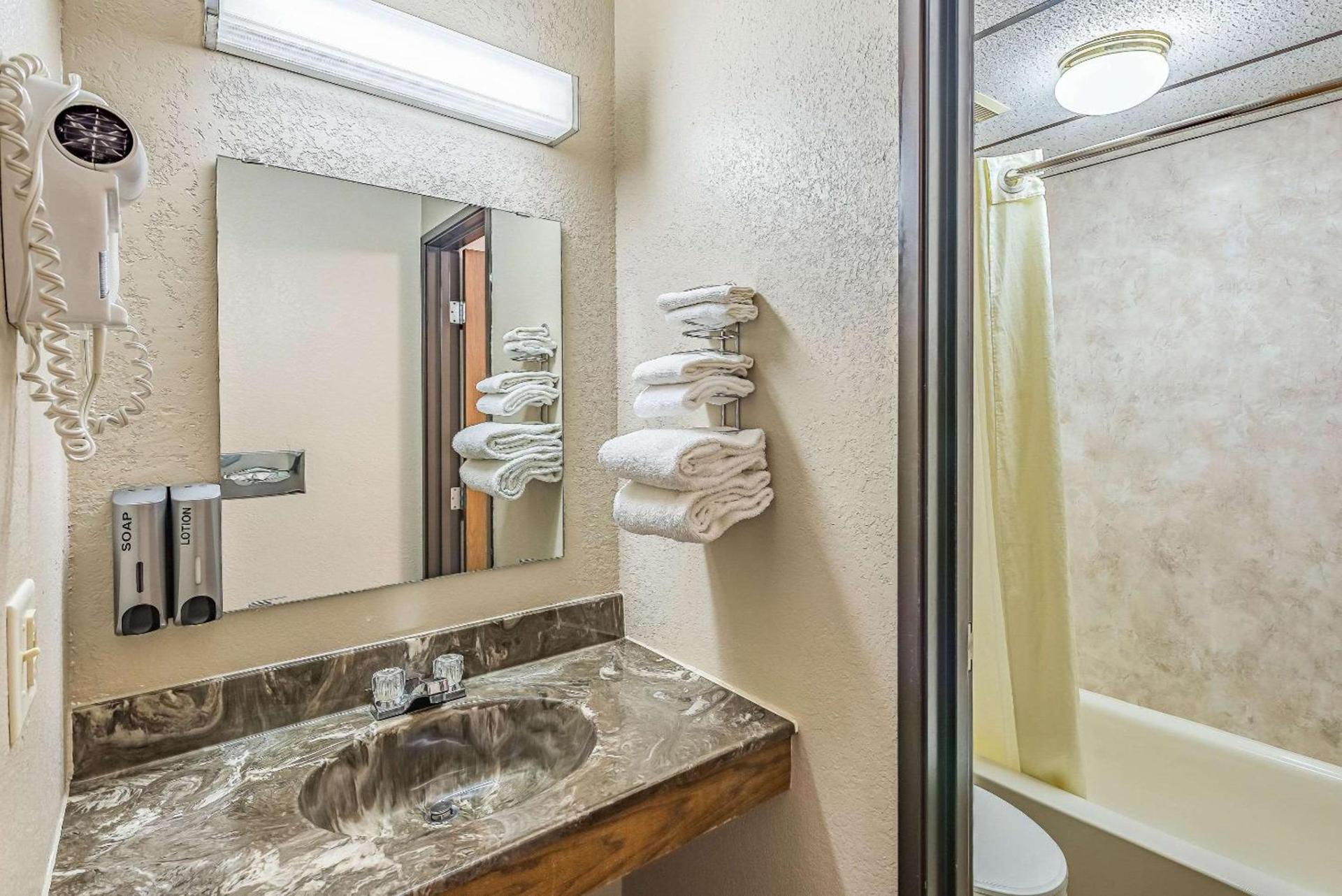 Rodeway Inn Saint Joseph photo 14
