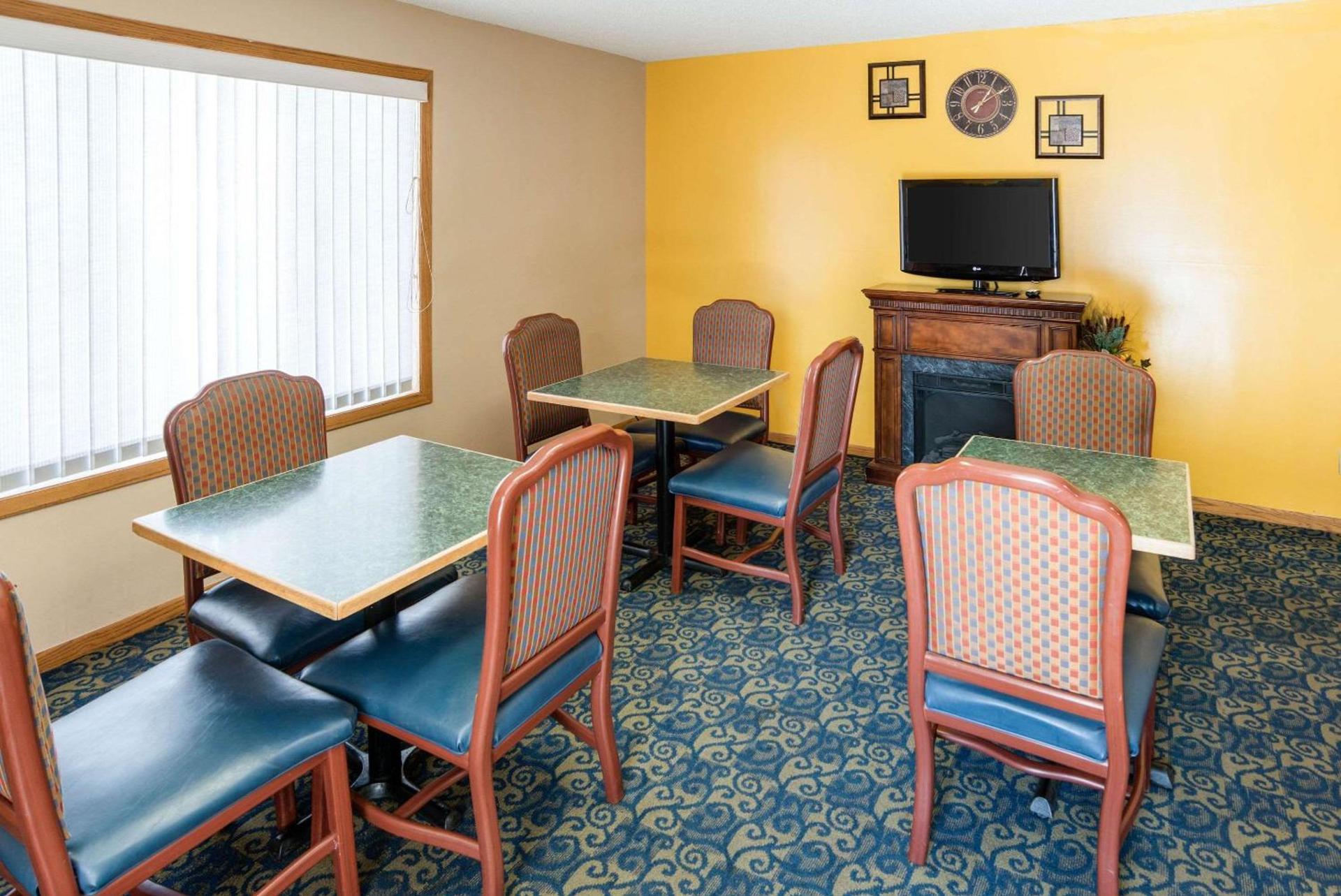 Rodeway Inn & Suites Austin I-90 photo 26