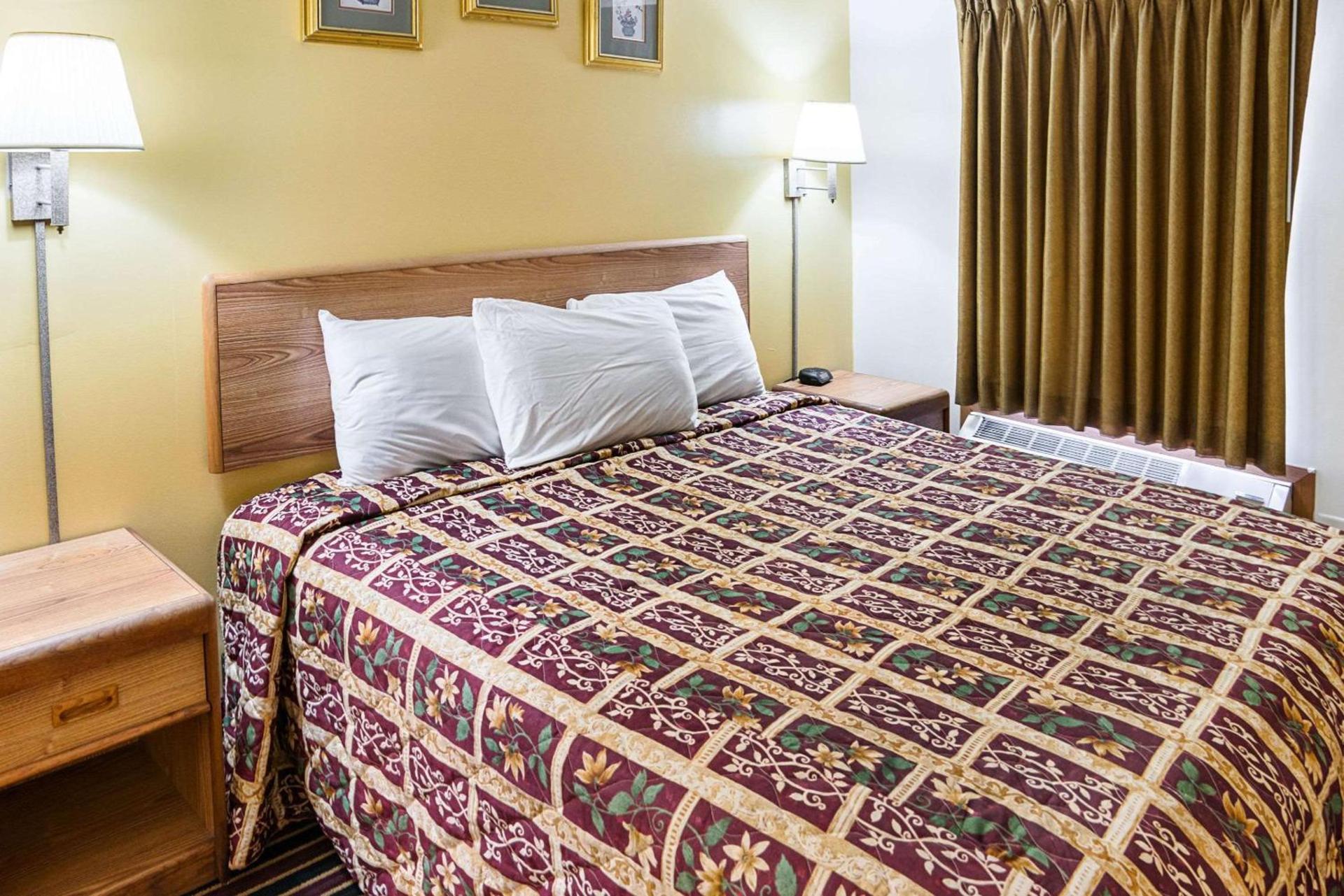 Rodeway Inn & Suites Austin I-90 photo 18