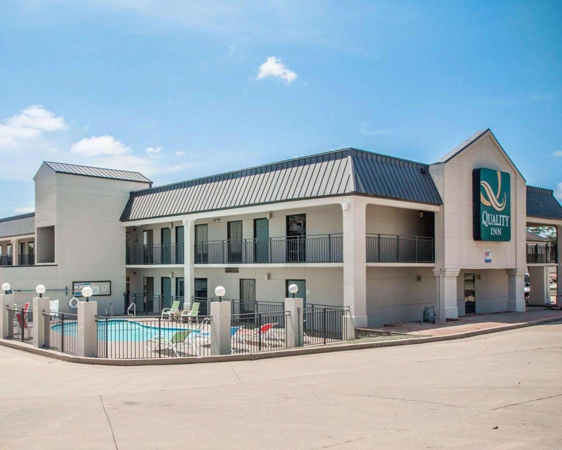 Quality Inn US65 & E Battlefield Rd Springfield photo 1