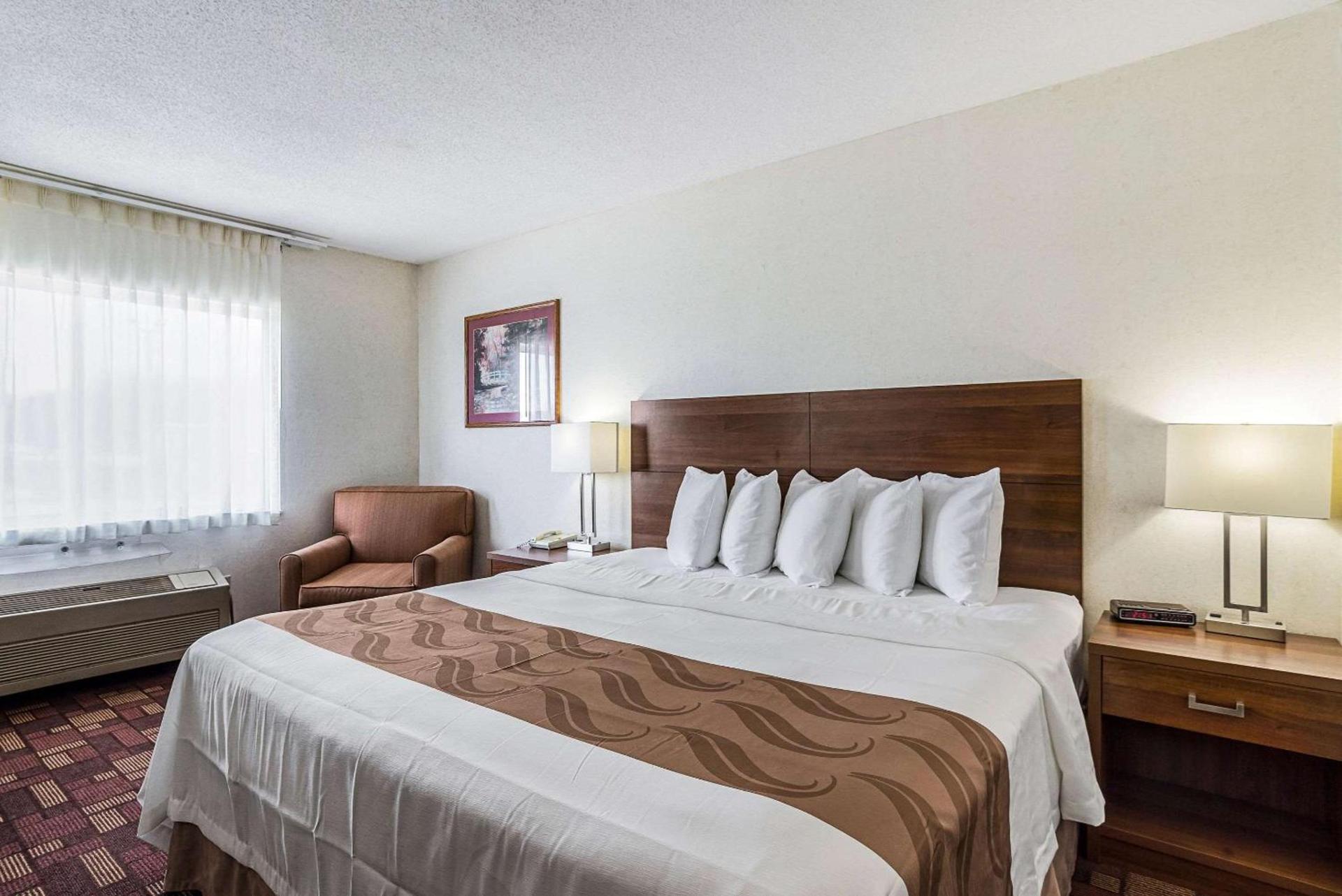 Econo Lodge Luverne I-90 photo 8