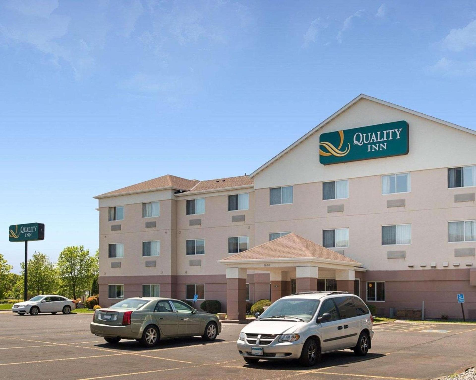 Quality Inn Brooklyn Center photo 2