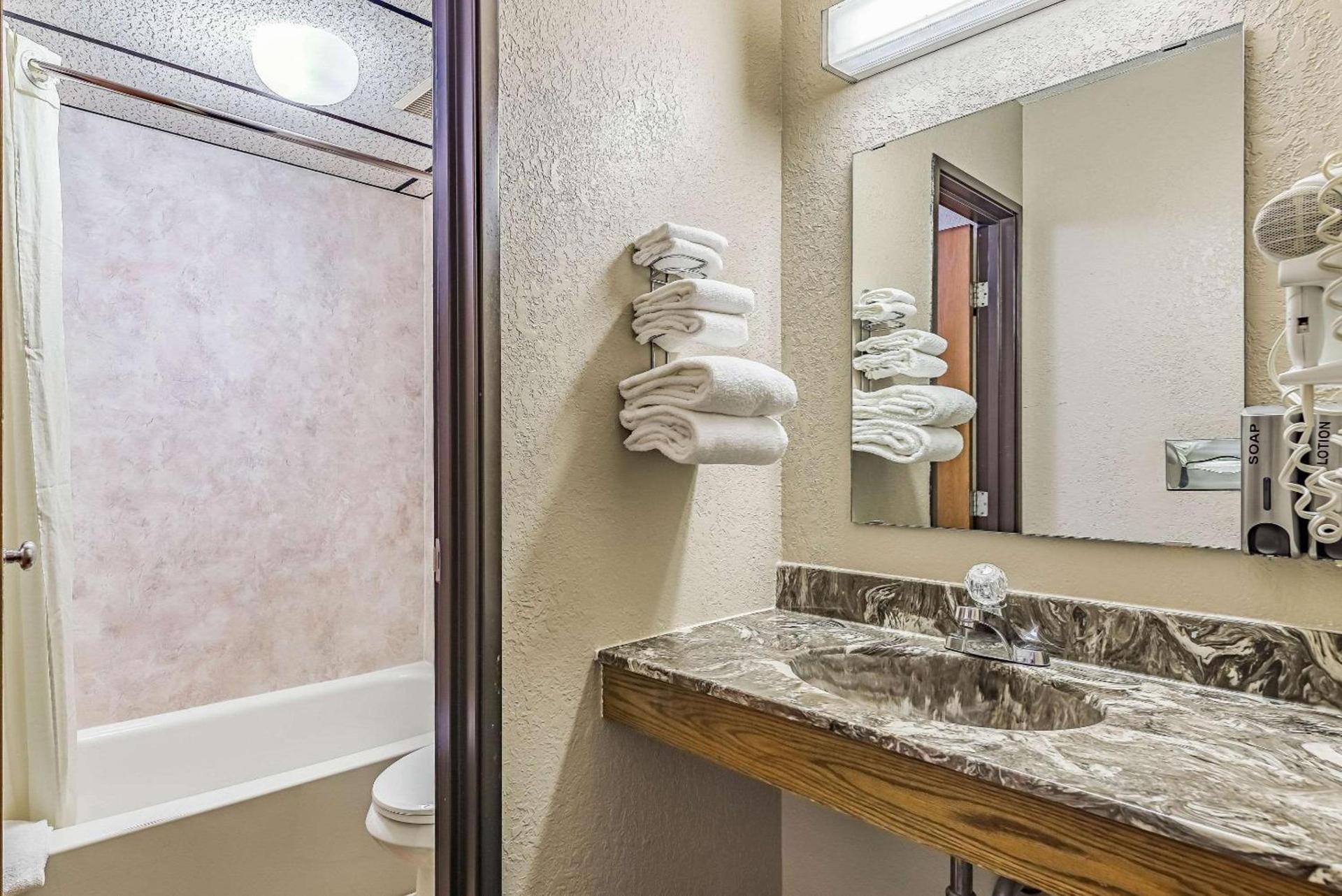 Rodeway Inn Saint Joseph photo 16