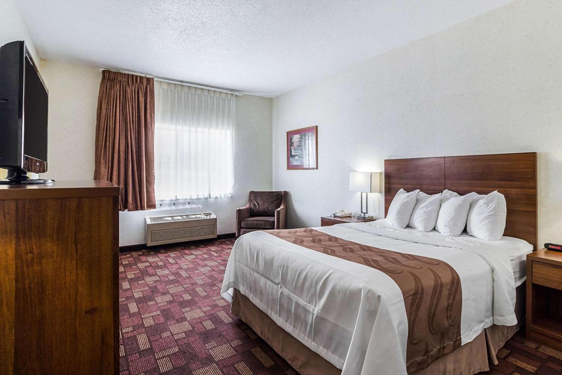 Econo Lodge Luverne I-90 photo 21