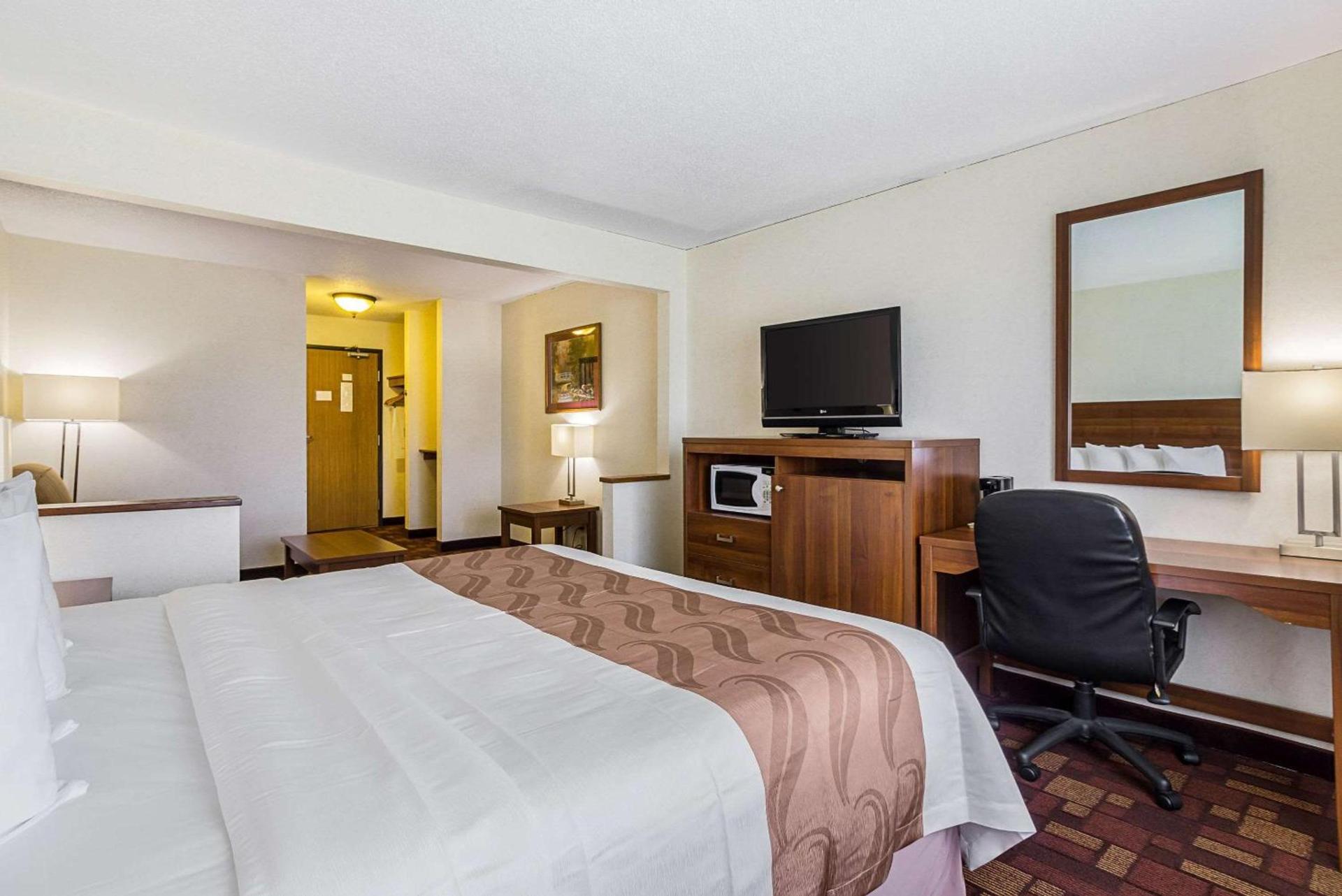 Econo Lodge Luverne I-90 photo 12