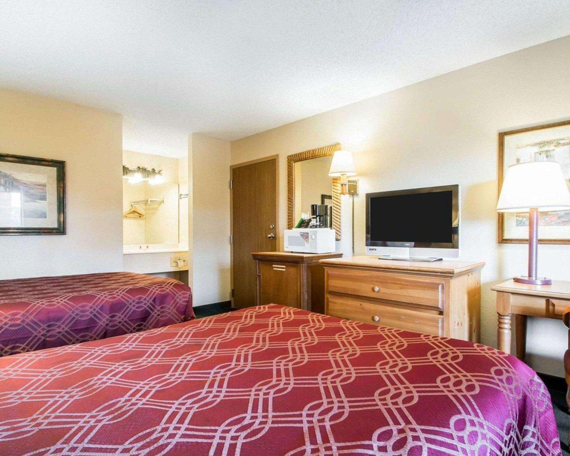 Econo Lodge Springfield I-44 photo 4