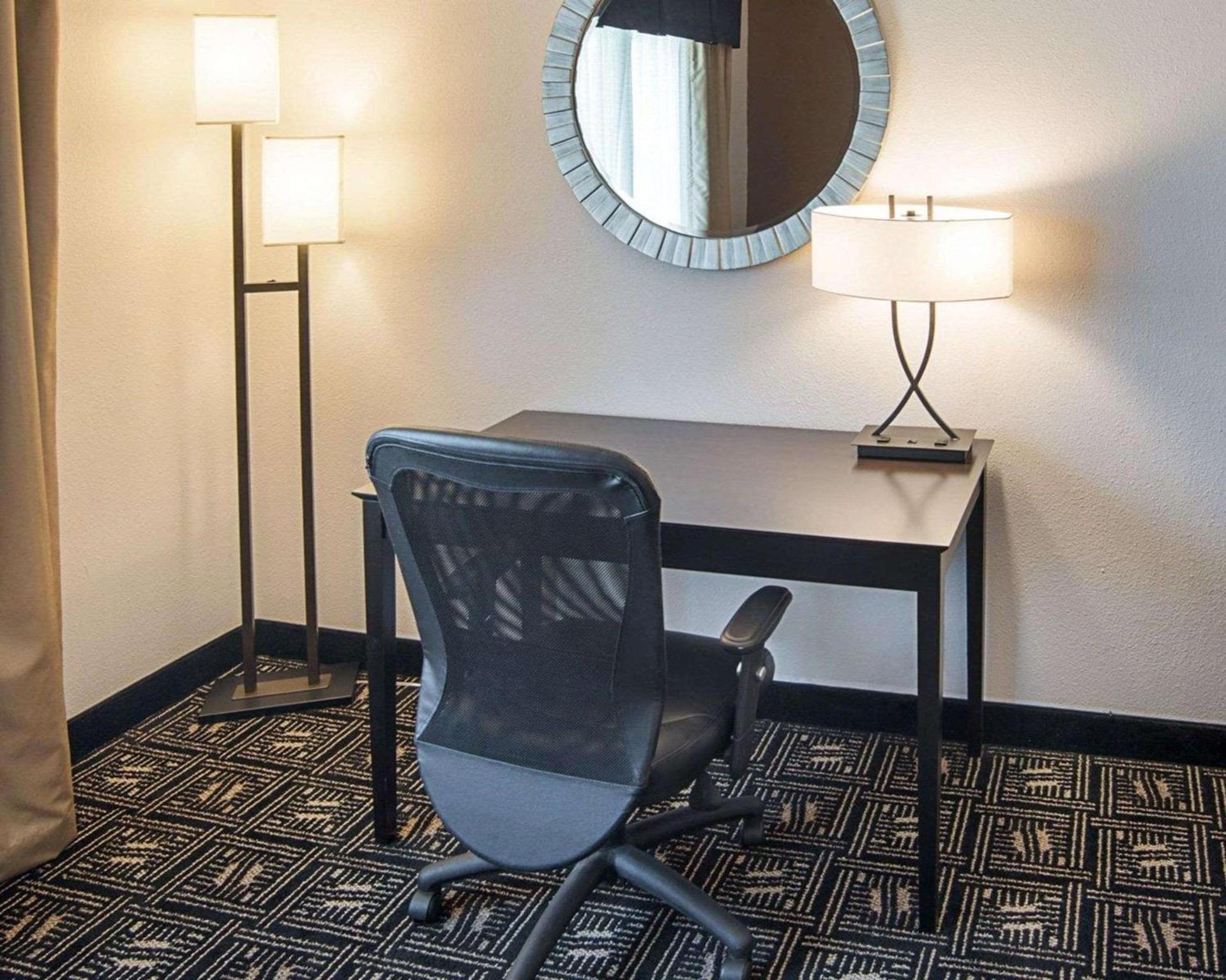 Quality Inn Brooklyn Center photo 15