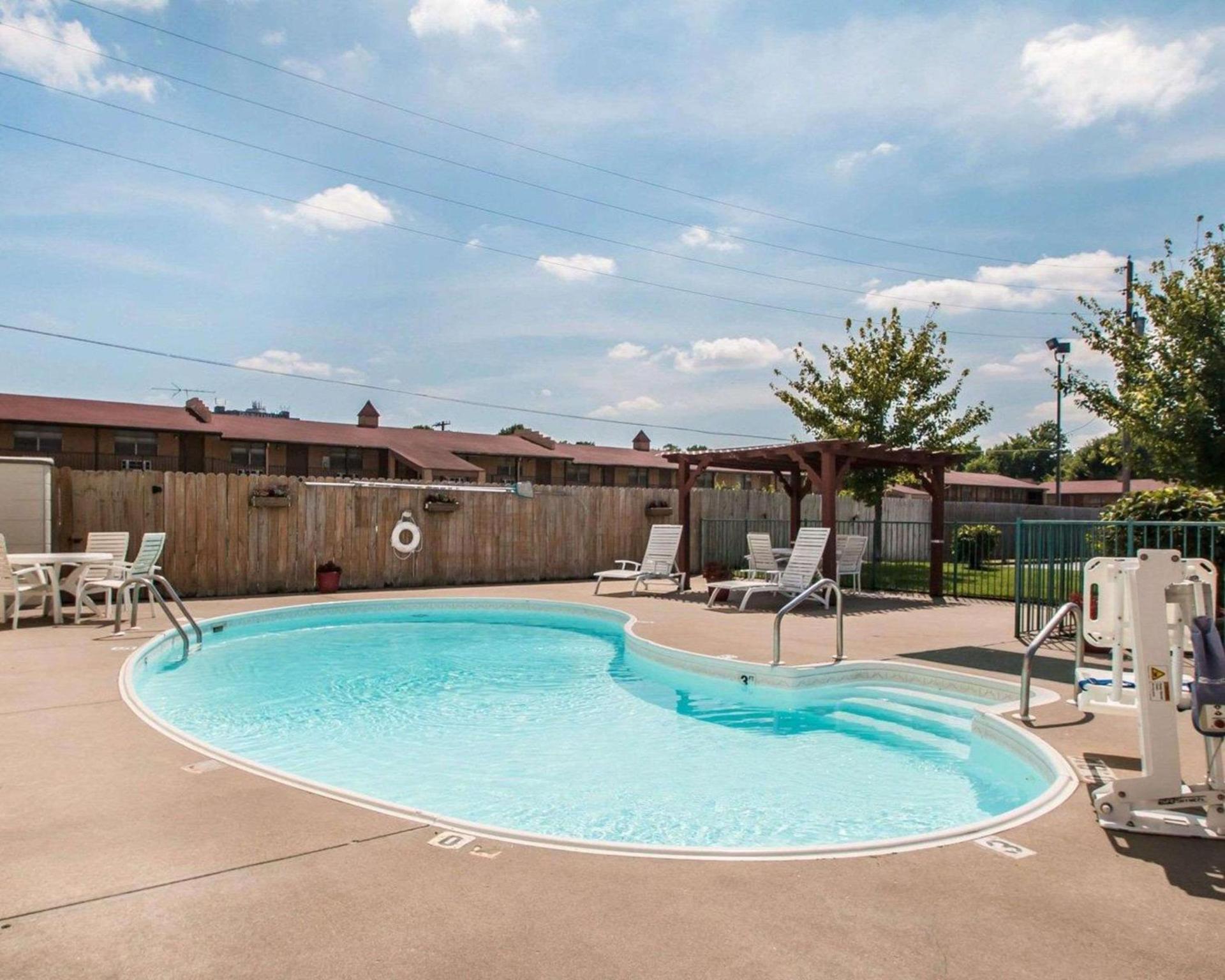 Econo Lodge Springfield I-44 photo 5