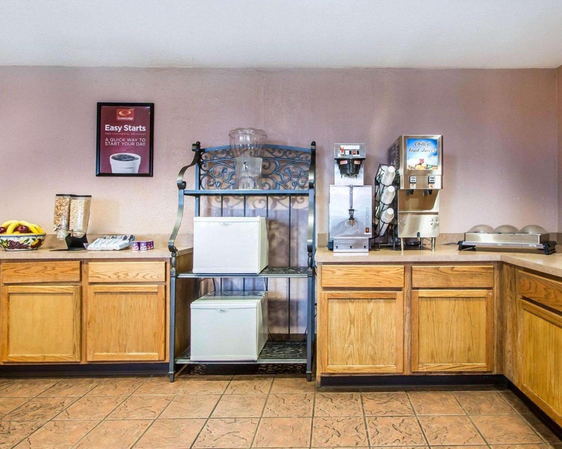 Econo Lodge Springfield I-44 photo 6