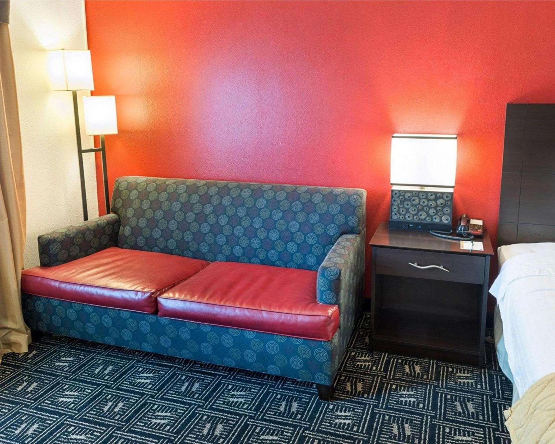 Quality Inn Brooklyn Center photo 9