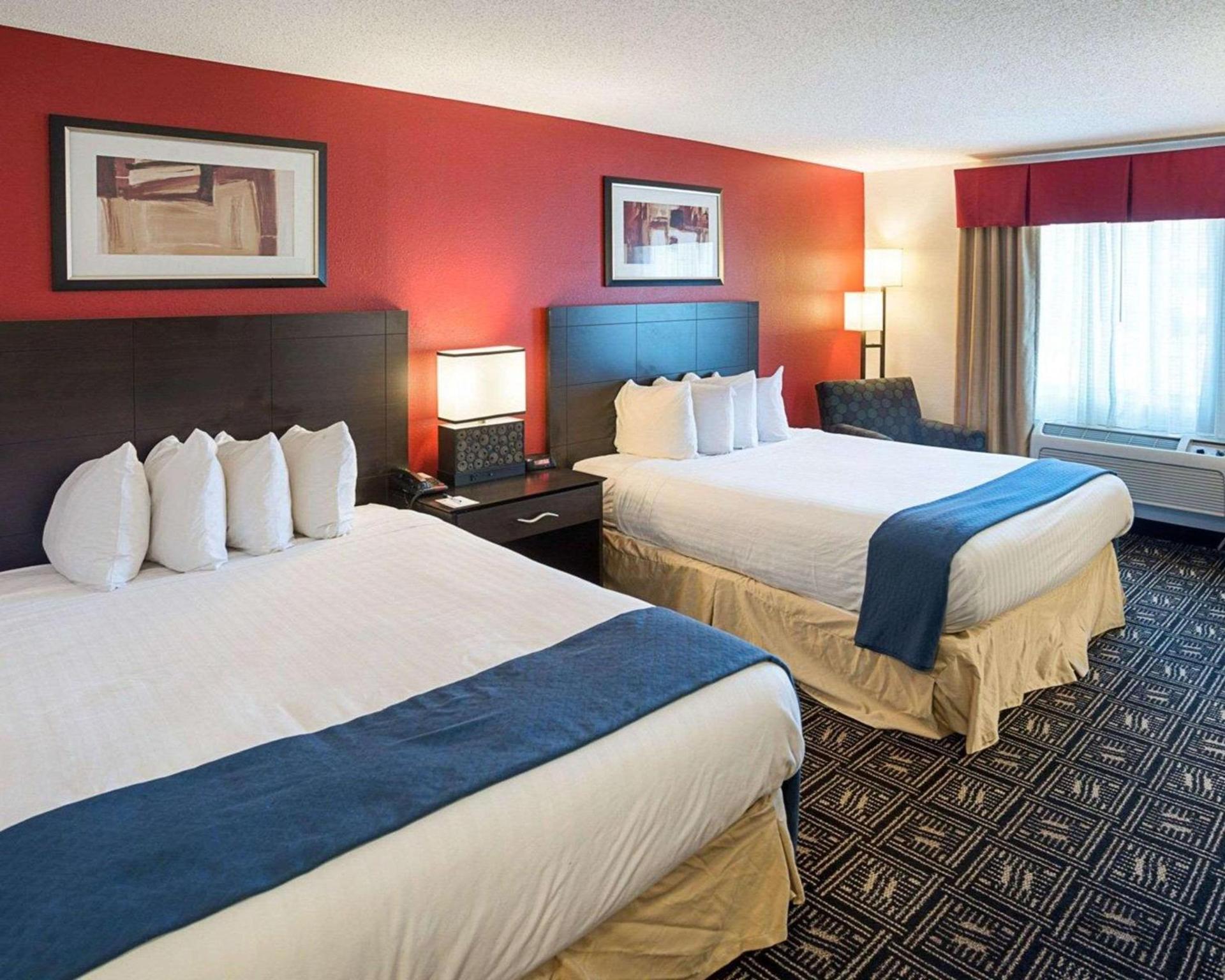 Quality Inn Brooklyn Center photo 11
